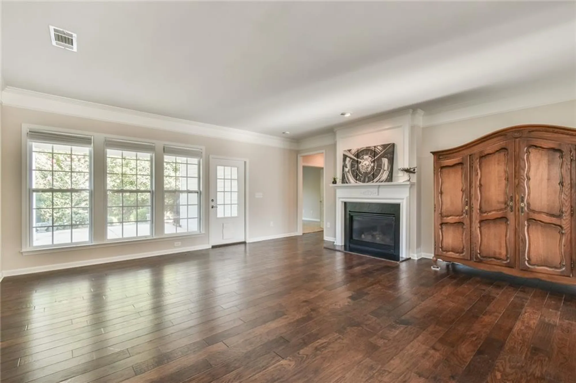 Property Slideshow image 11 of 29 | 6484 lantern rdg, Hoschton, GA, 30548