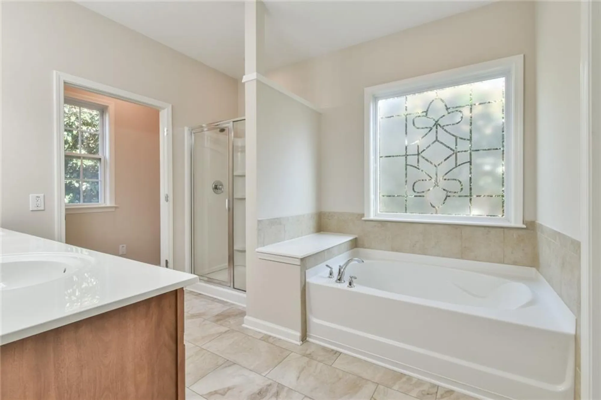 Property Slideshow image 23 of 29 | 6484 lantern rdg, Hoschton, GA, 30548