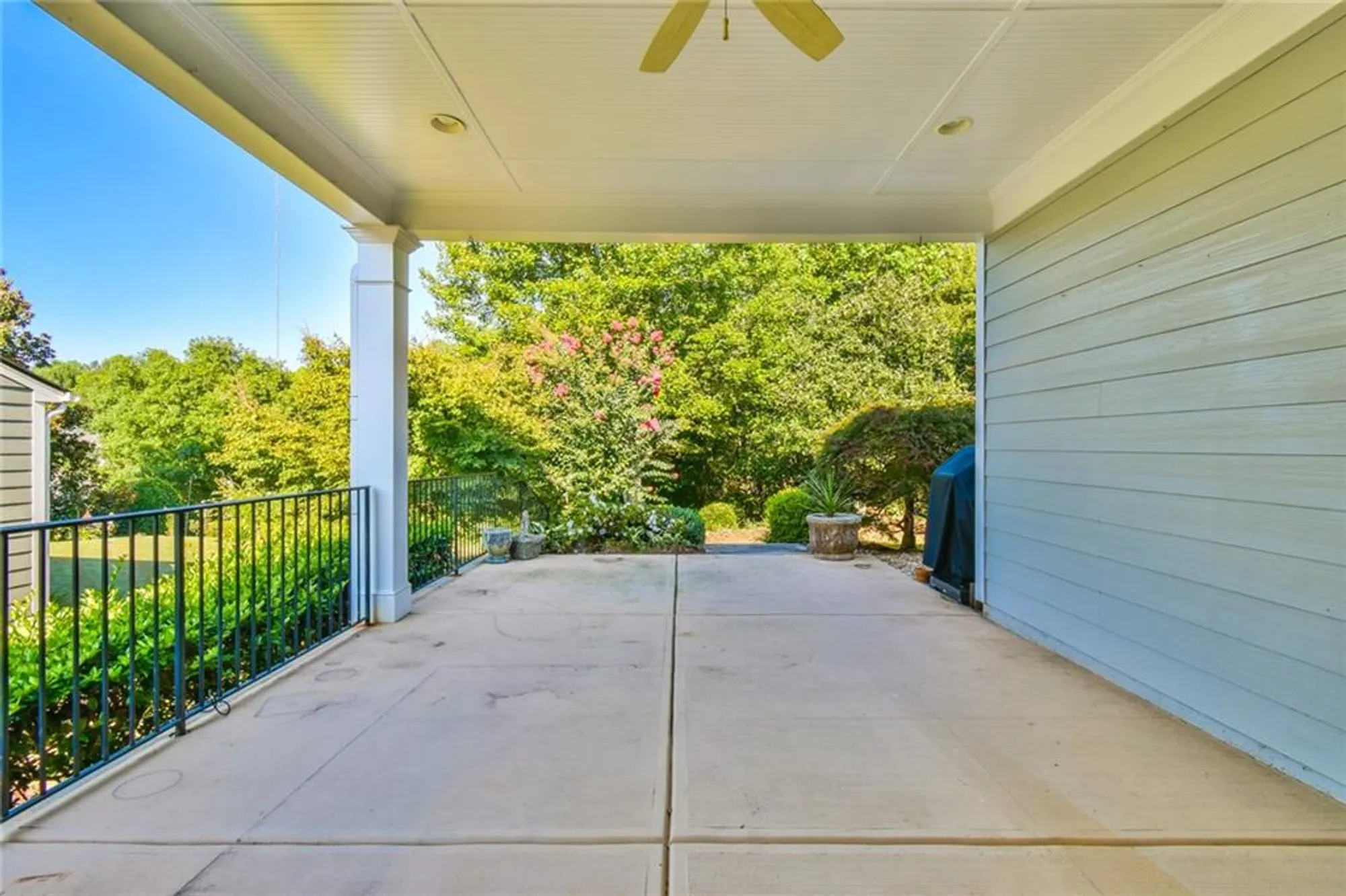 Property Slideshow image 27 of 29 | 6484 lantern rdg, Hoschton, GA, 30548