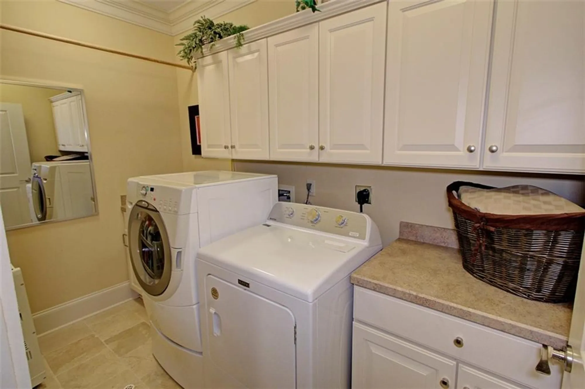 Property Slideshow image 32 of 72 | 2689 middlecreek way, Cumming, GA, 30041