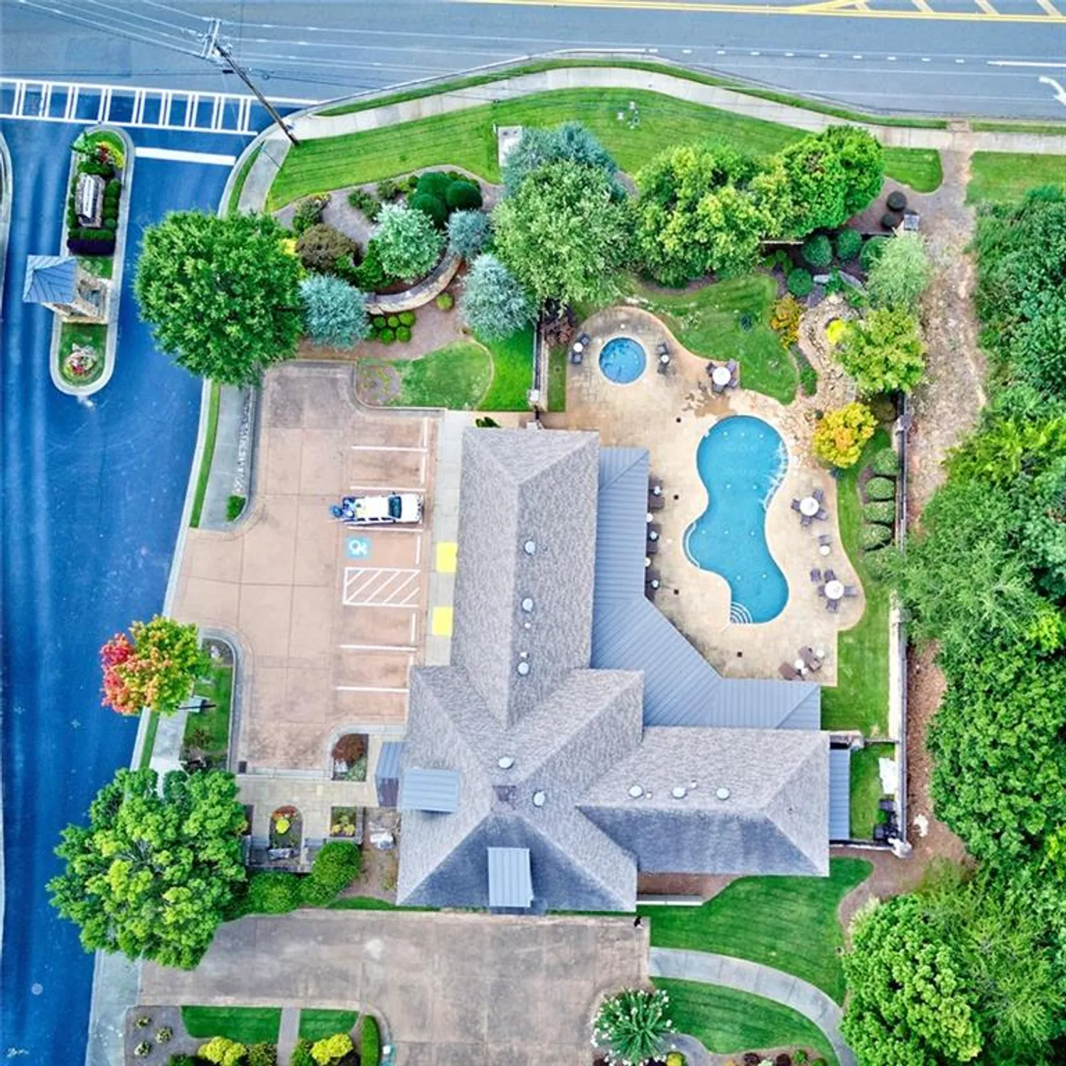 Property Slideshow image 59 of 72 | 2689 middlecreek way, Cumming, GA, 30041