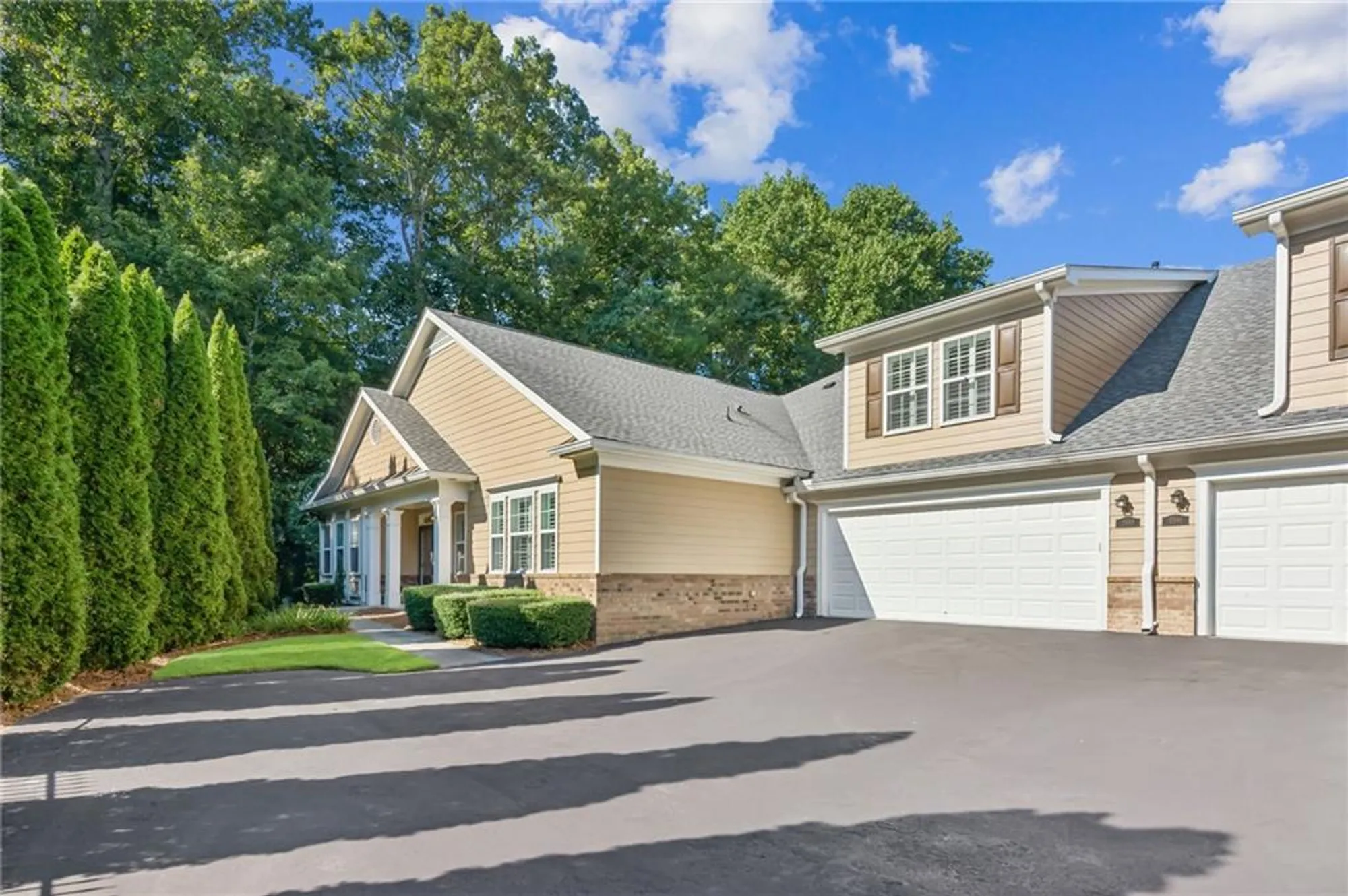 Property Slideshow image 1 of 31 | 2593 grapevine cir # 301, Cumming, GA, 30041