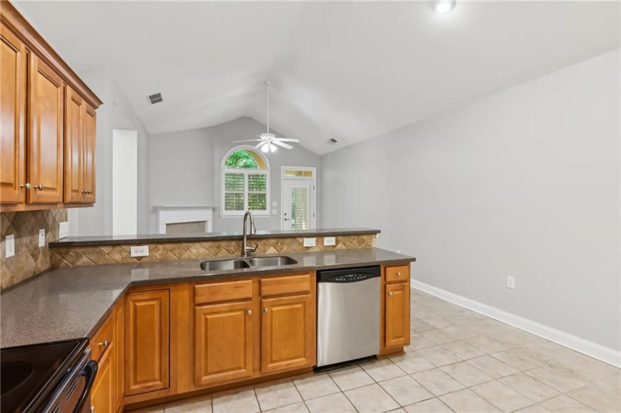 Property Slideshow image 11 of 31 | 2593 grapevine cir # 301, Cumming, GA, 30041