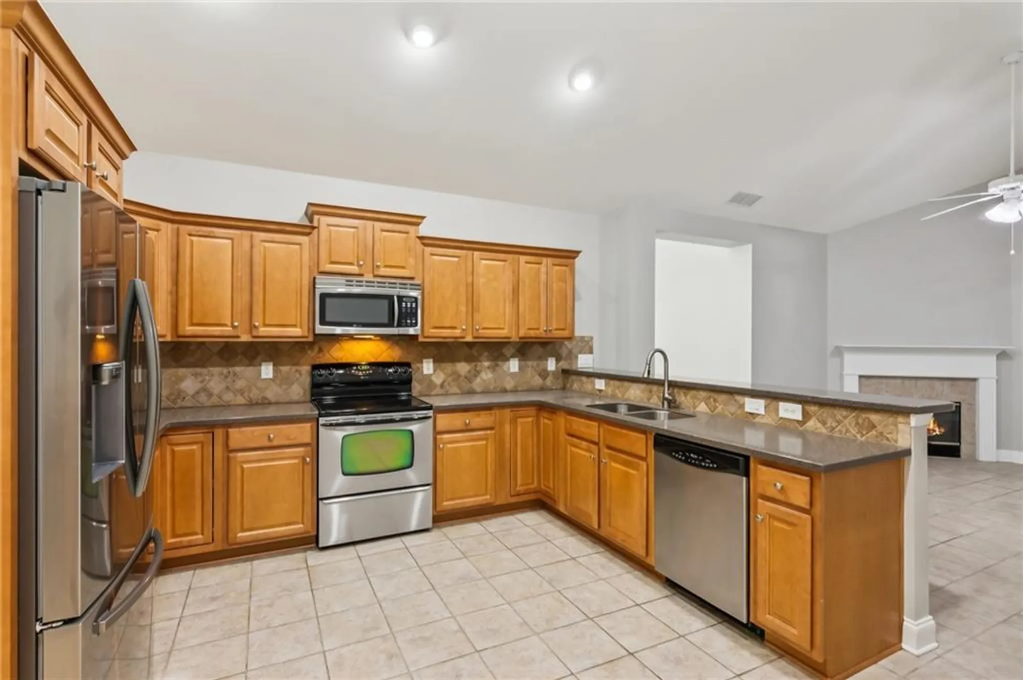 Property Slideshow image 12 of 31 | 2593 grapevine cir # 301, Cumming, GA, 30041