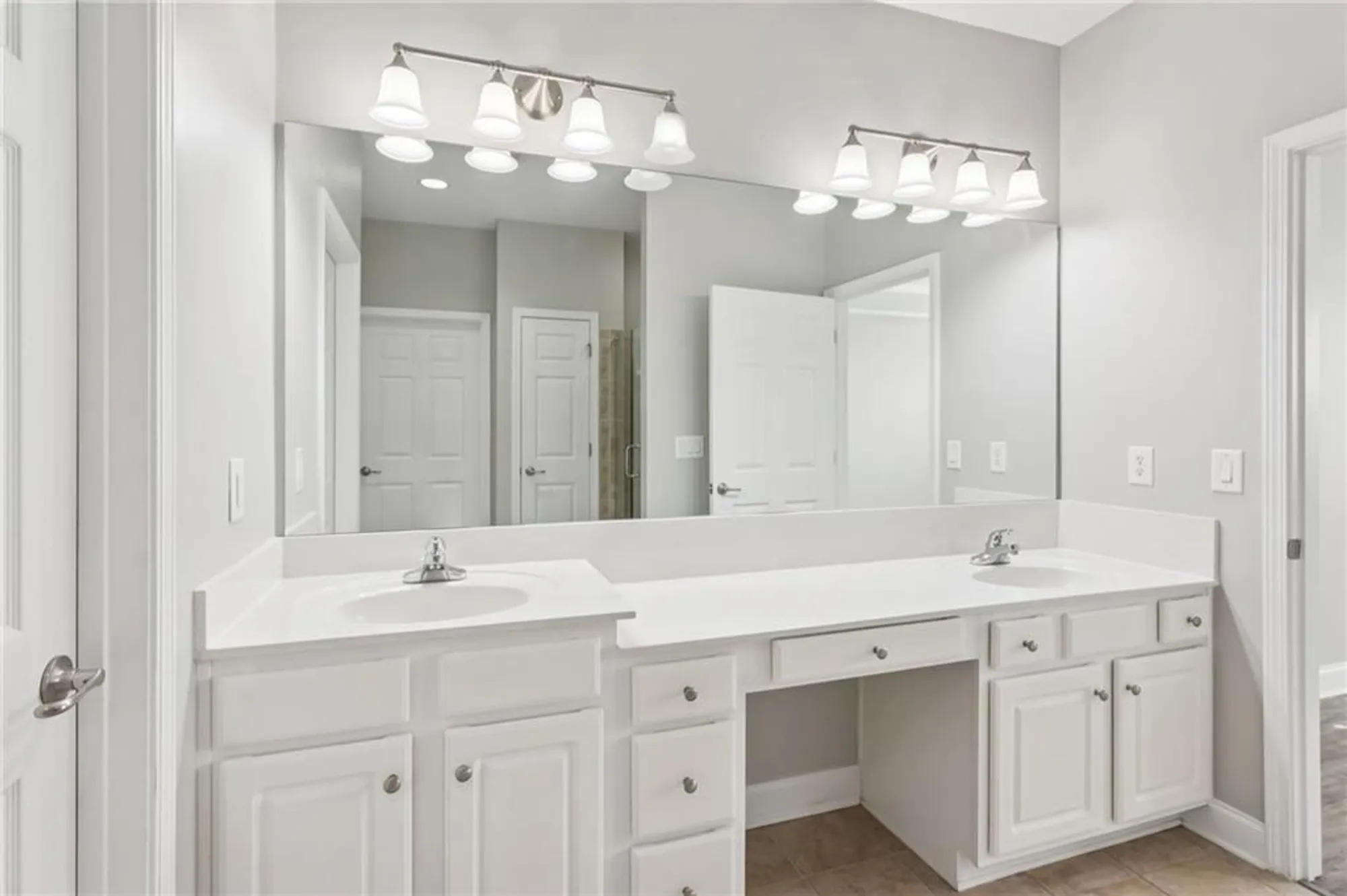 Property Slideshow image 18 of 31 | 2593 grapevine cir # 301, Cumming, GA, 30041