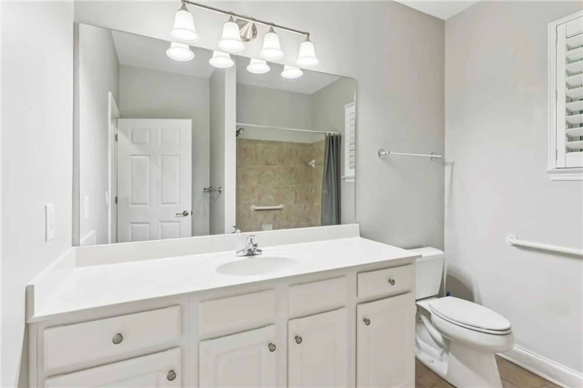 Property Slideshow image 22 of 31 | 2593 grapevine cir # 301, Cumming, GA, 30041