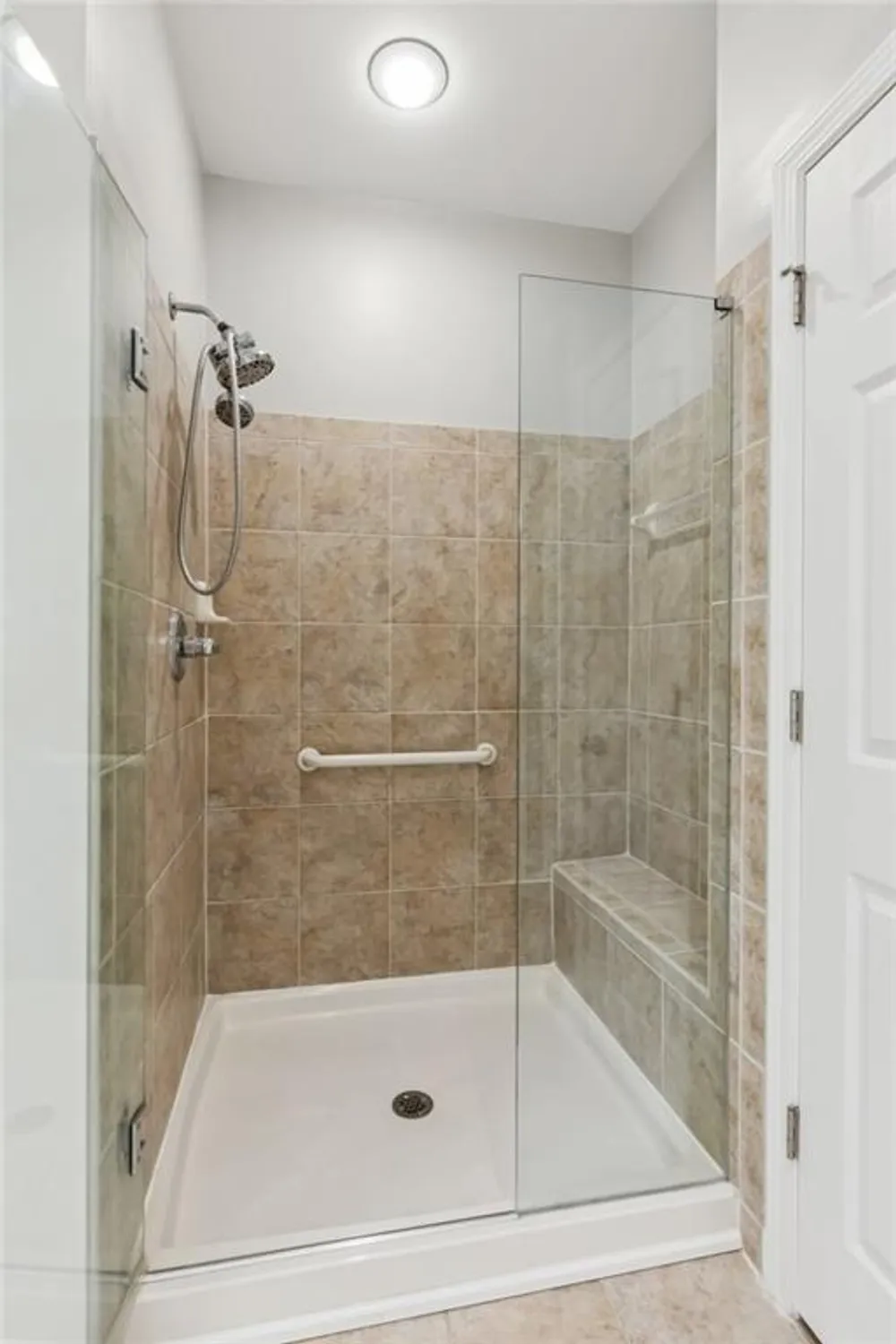 Property Slideshow image 19 of 31 | 2593 grapevine cir # 301, Cumming, GA, 30041
