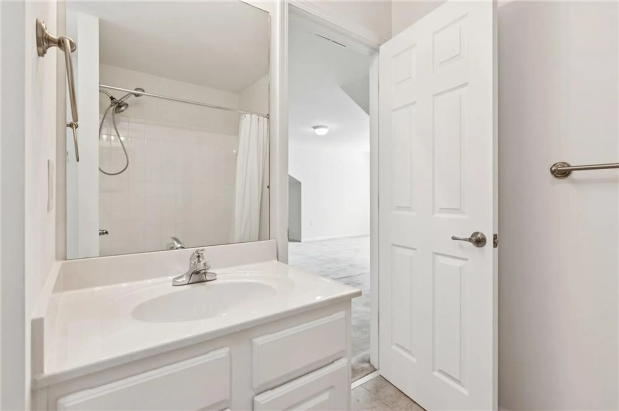 Property Slideshow image 25 of 31 | 2593 grapevine cir # 301, Cumming, GA, 30041