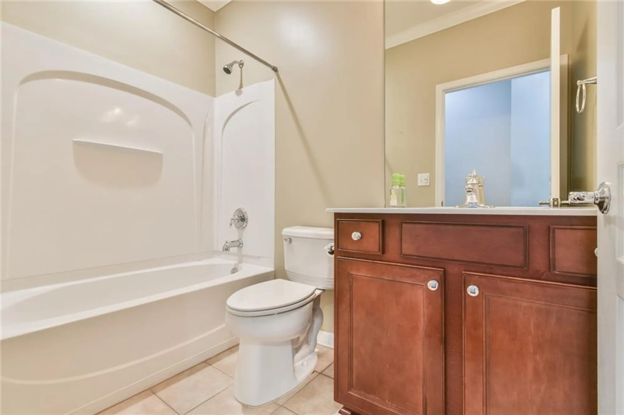 Property Slideshow image 13 of 38 | 6218 longleaf dr, Hoschton, GA, 30548