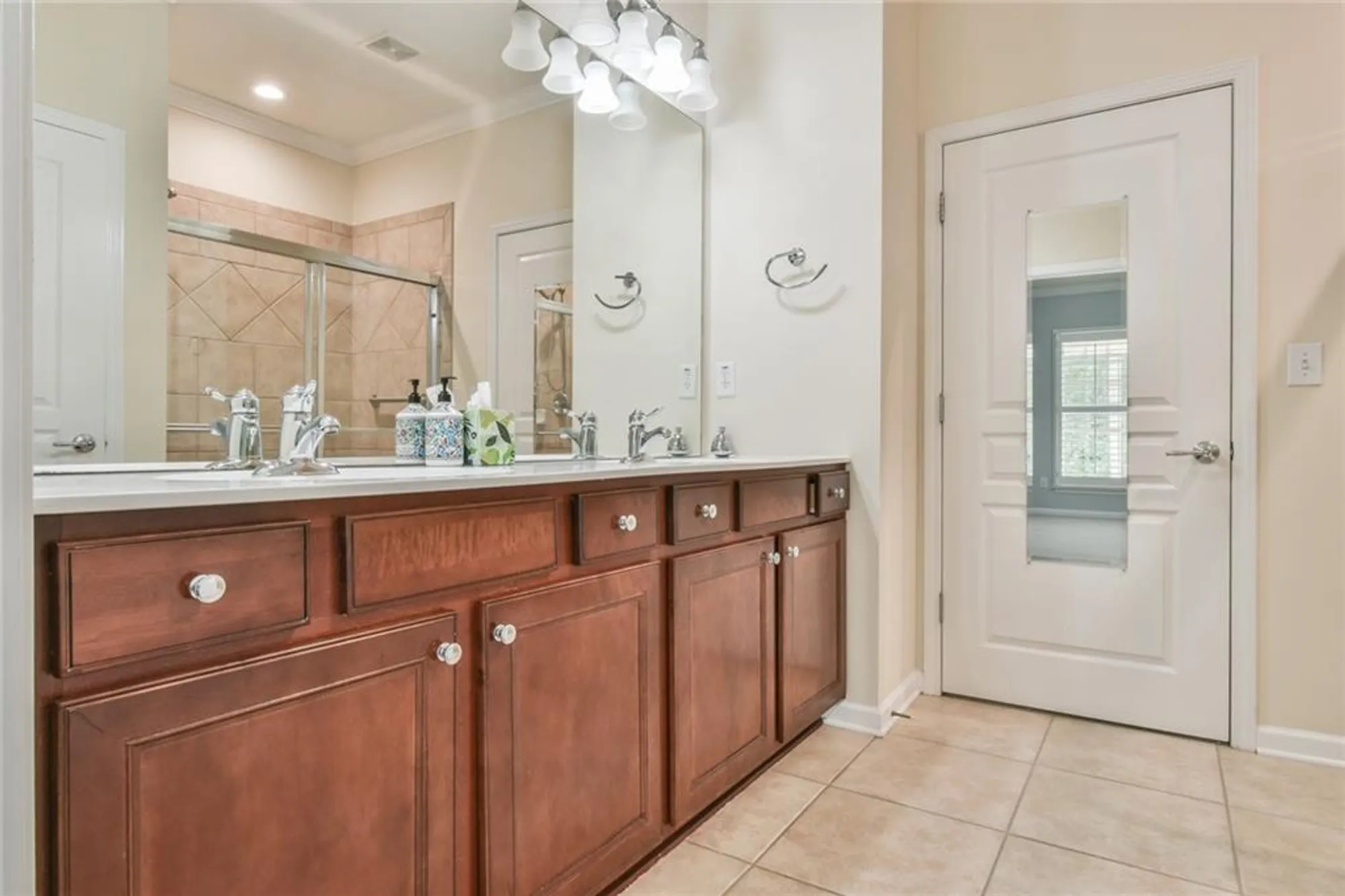Property Slideshow image 17 of 38 | 6218 longleaf dr, Hoschton, GA, 30548