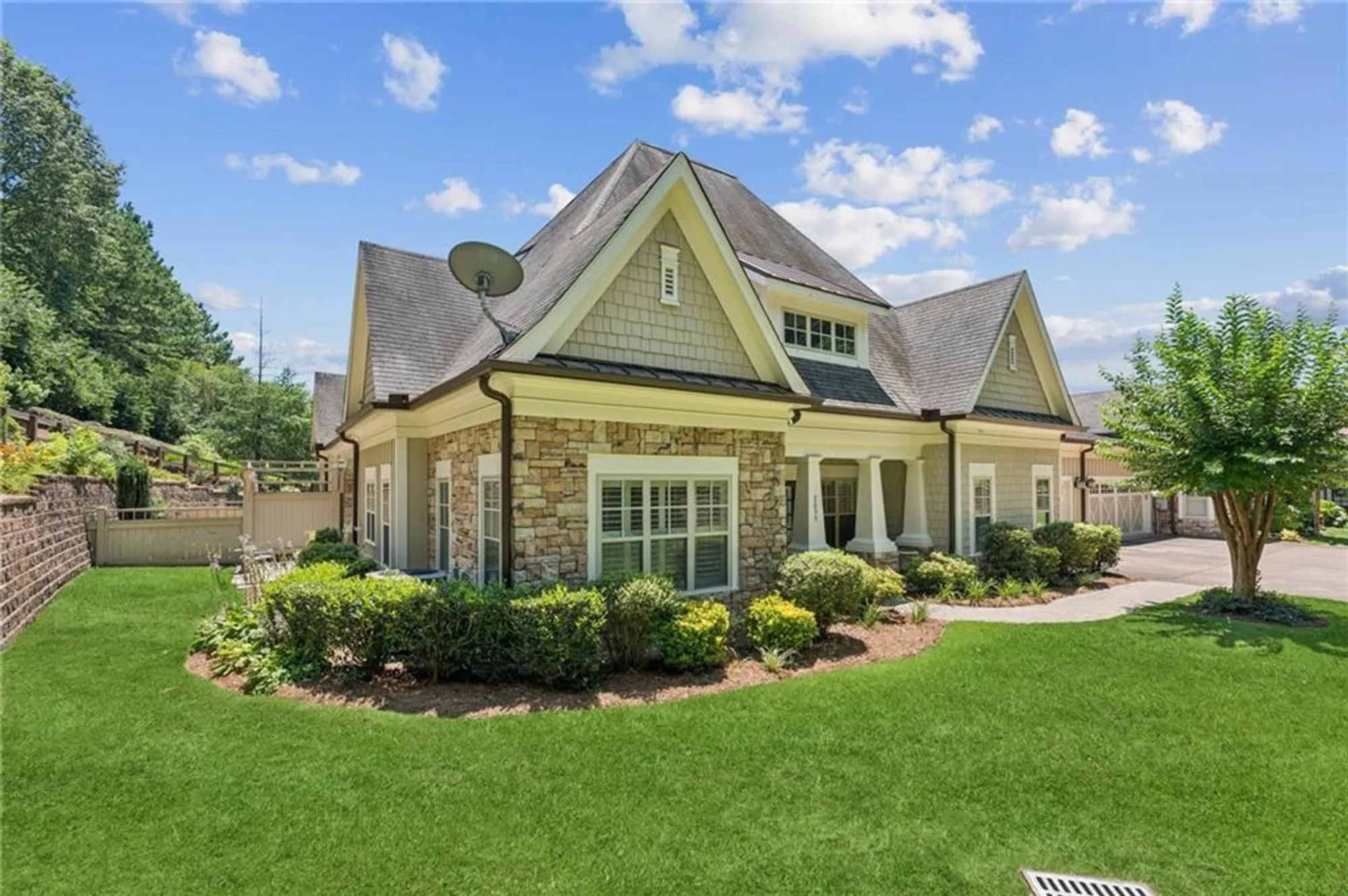 Property Slideshow image 3 of 52 | 2855 middlecreek way # 2855, Cumming, GA, 30041