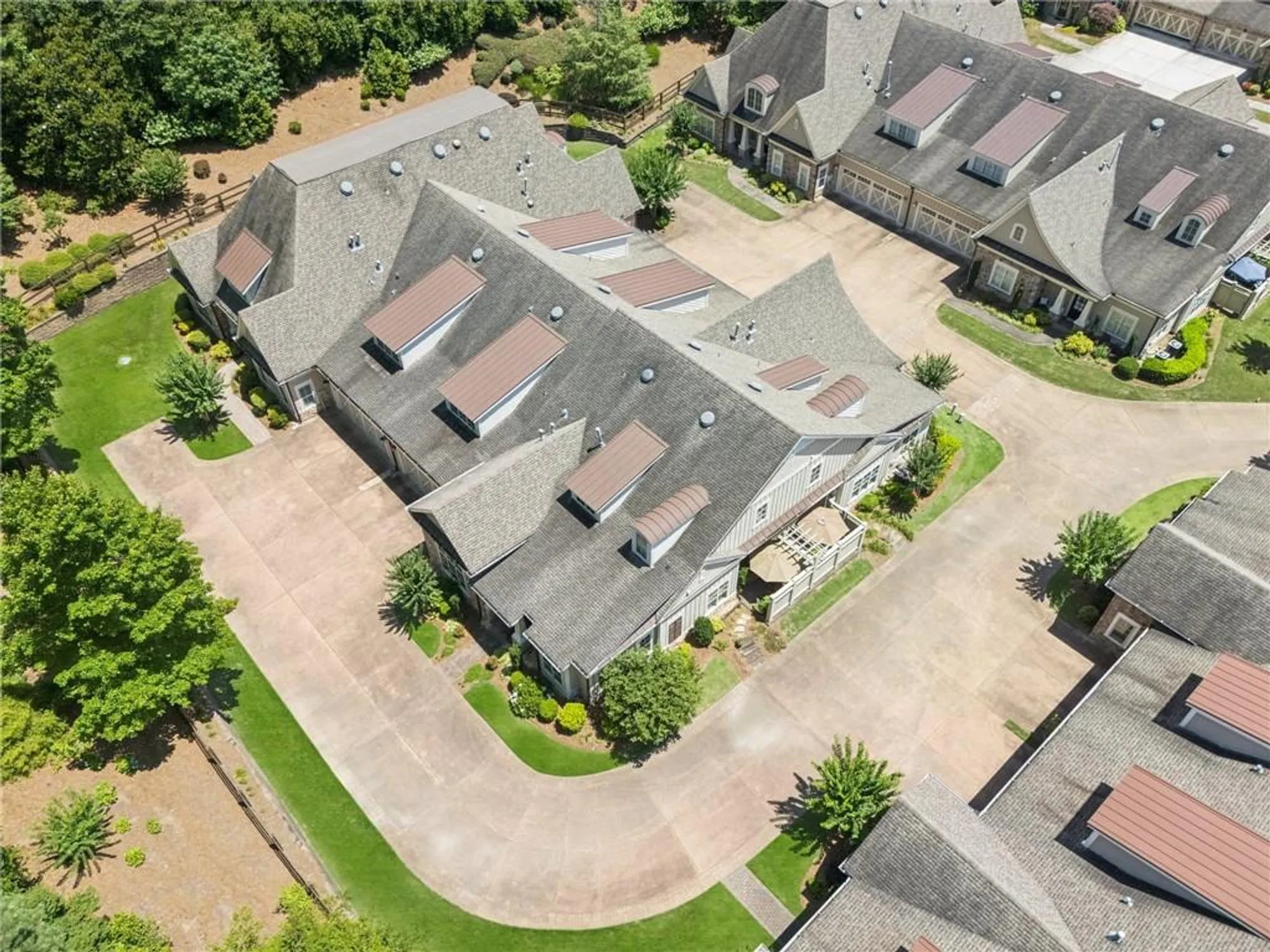 Property Slideshow image 6 of 52 | 2855 middlecreek way # 2855, Cumming, GA, 30041