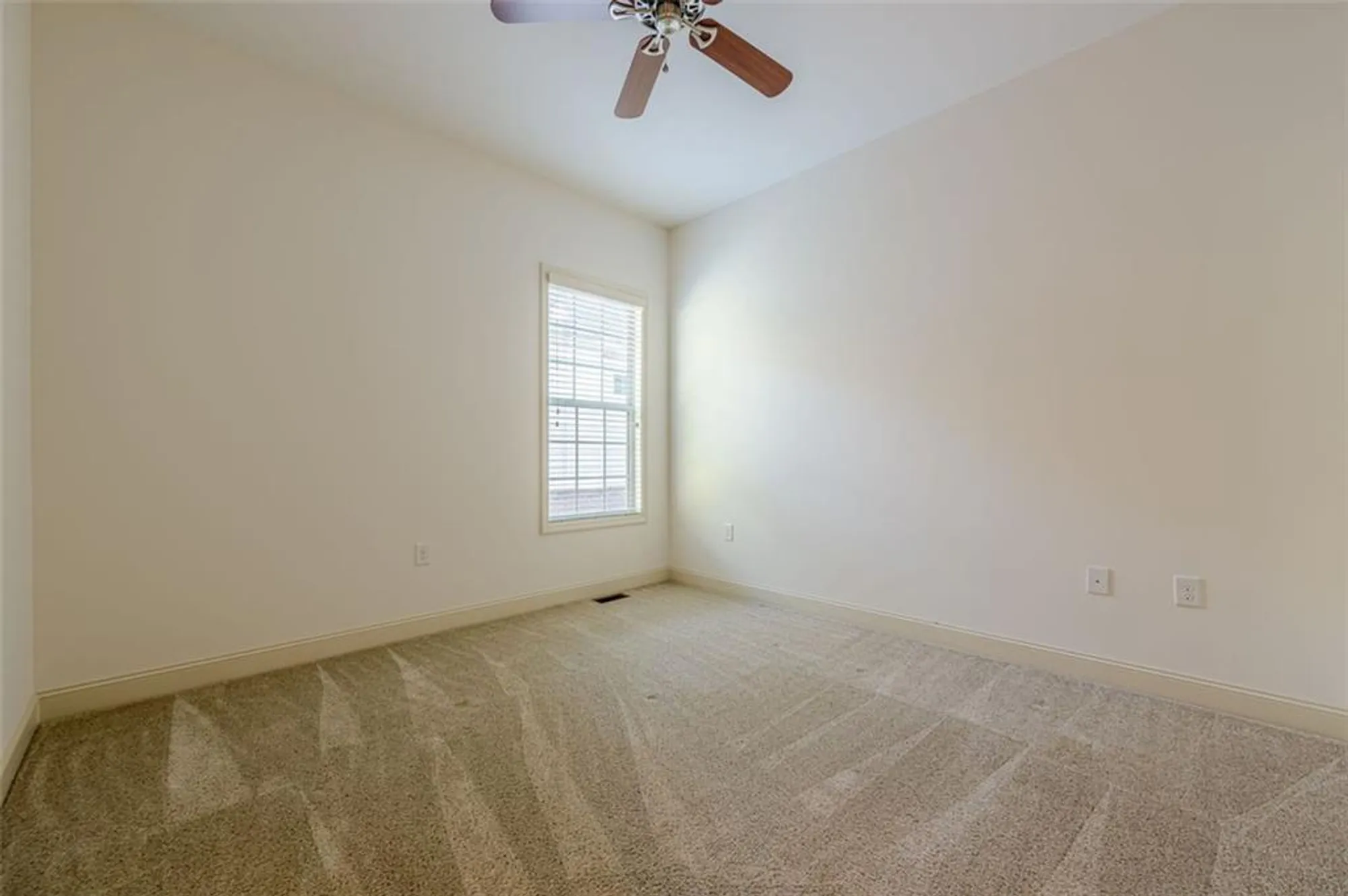 Property Slideshow image 14 of 69 | 1175 creek vista dr, Cumming, GA, 30041