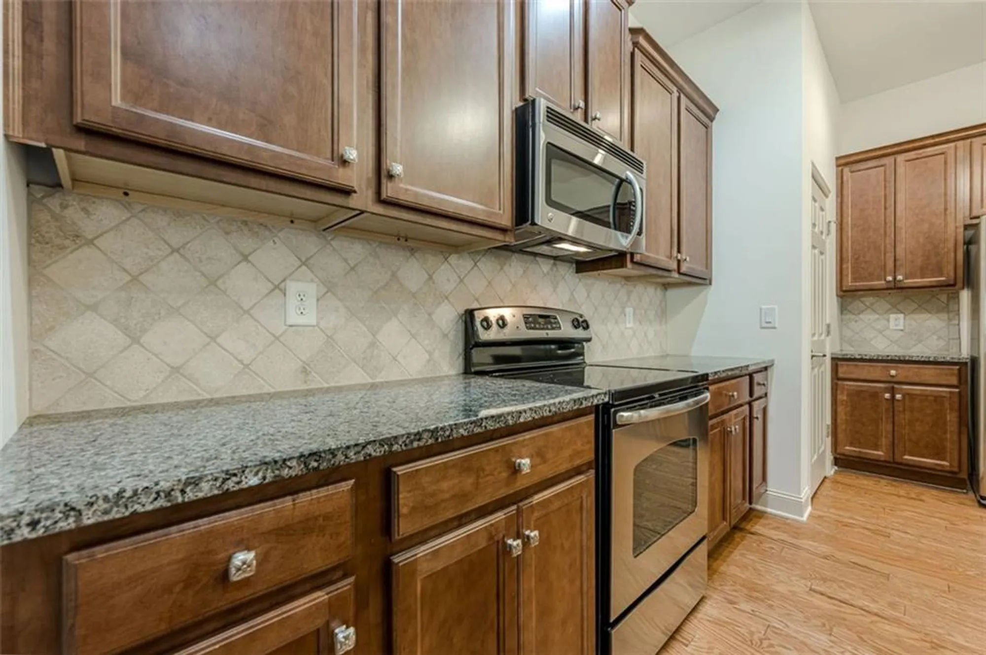 Property Slideshow image 33 of 69 | 1175 creek vista dr, Cumming, GA, 30041