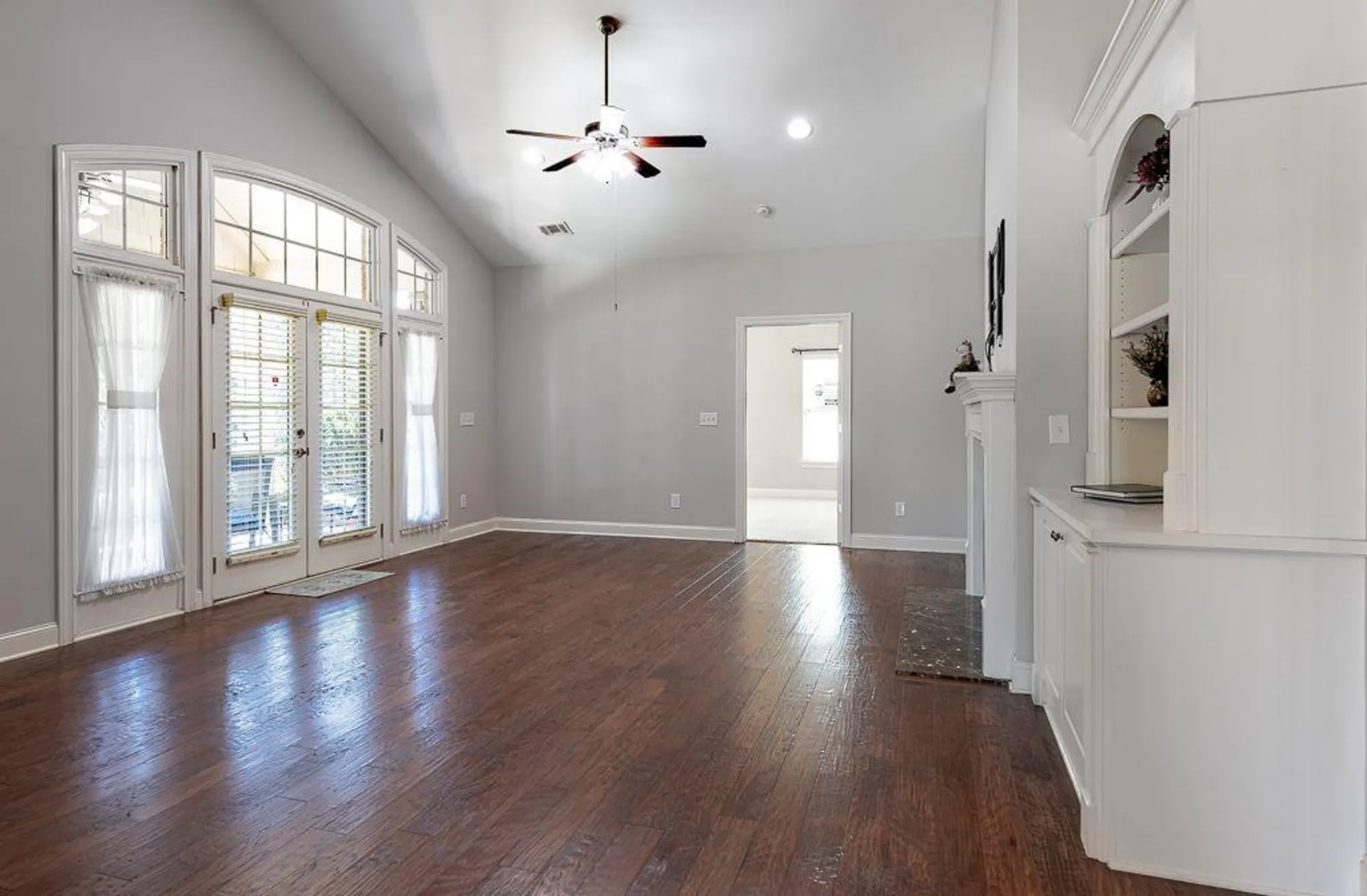 Property Slideshow image 5 of 35 | 4140 lanier ridge walk # 104, Cumming, GA, 30041