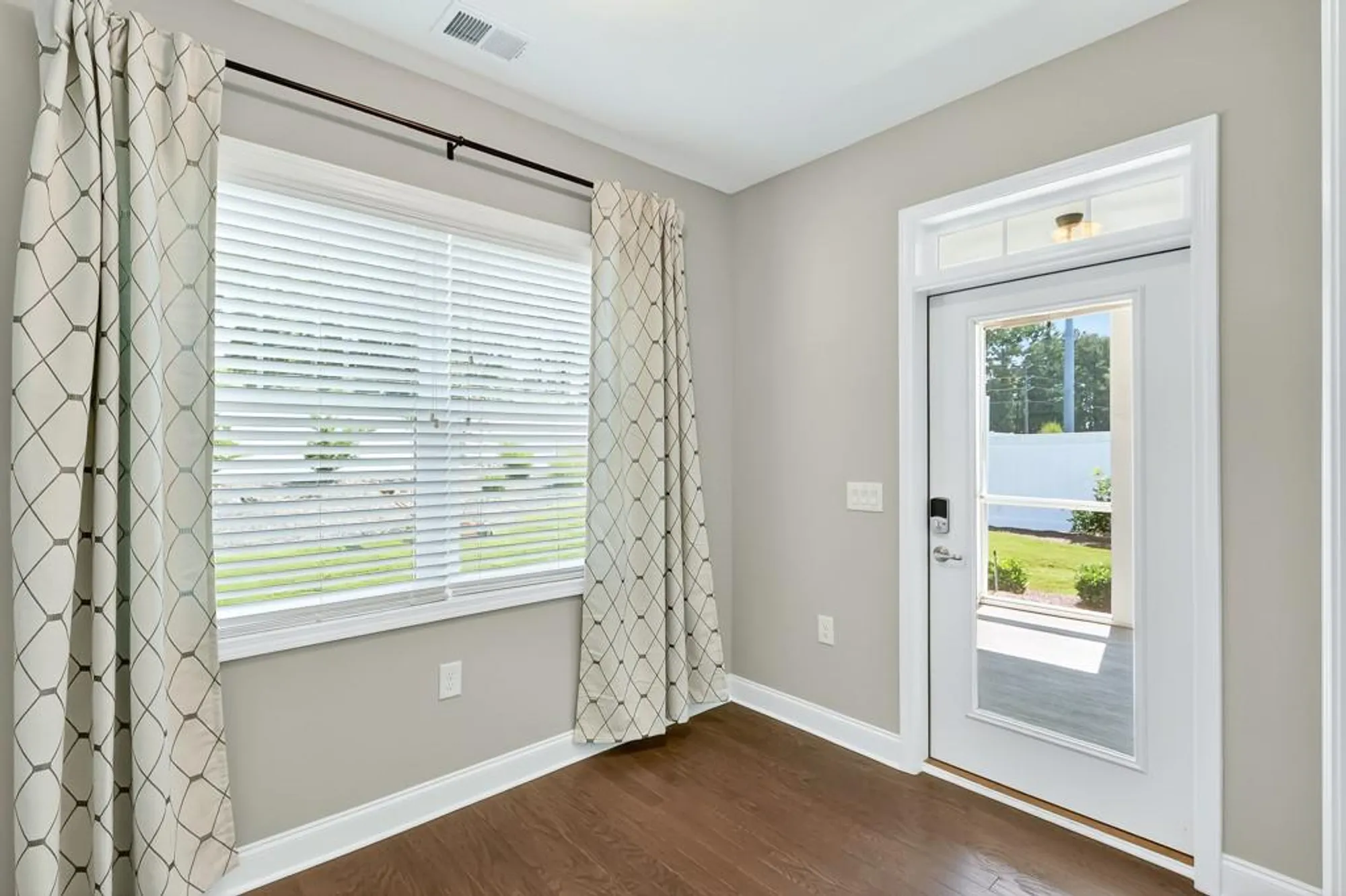 Property Slideshow image 16 of 47 | 1401 lexington green pnes, Cumming, GA, 30040