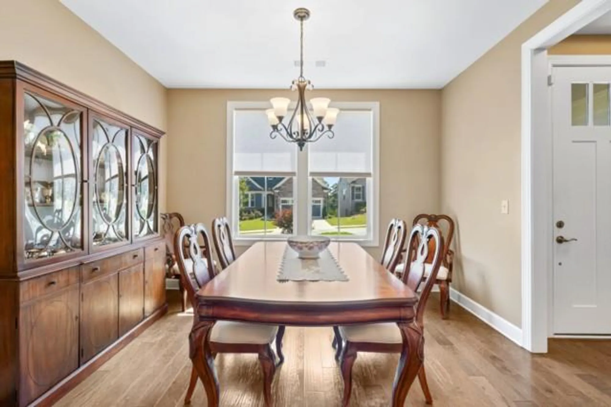 Property Slideshow image 9 of 82 | 215 silver ct, Hoschton, GA, 30548