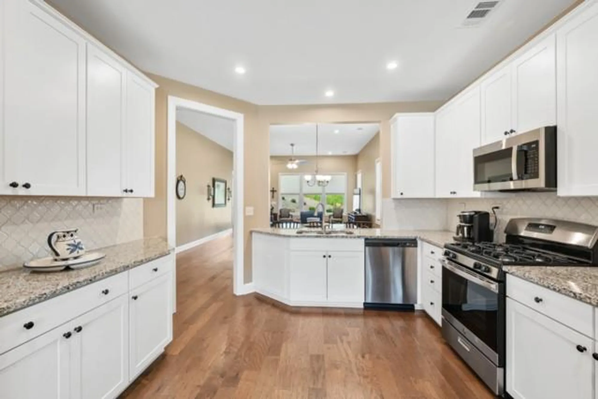 Property Slideshow image 13 of 82 | 215 silver ct, Hoschton, GA, 30548