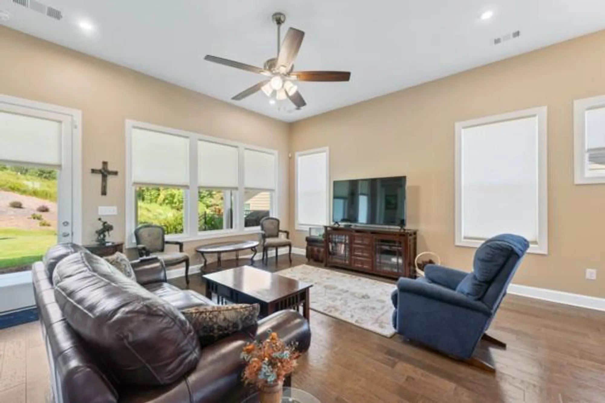 Property Slideshow image 16 of 82 | 215 silver ct, Hoschton, GA, 30548