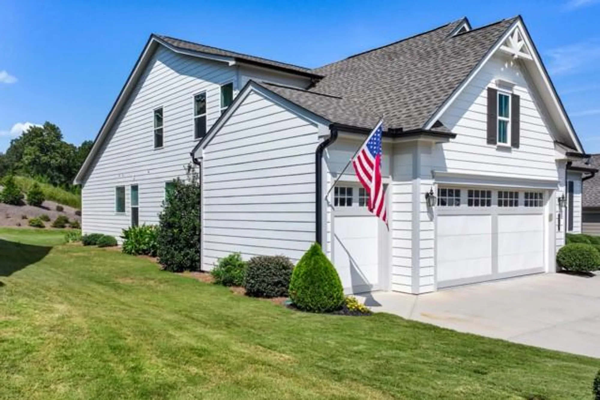 Property Slideshow image 39 of 82 | 215 silver ct, Hoschton, GA, 30548