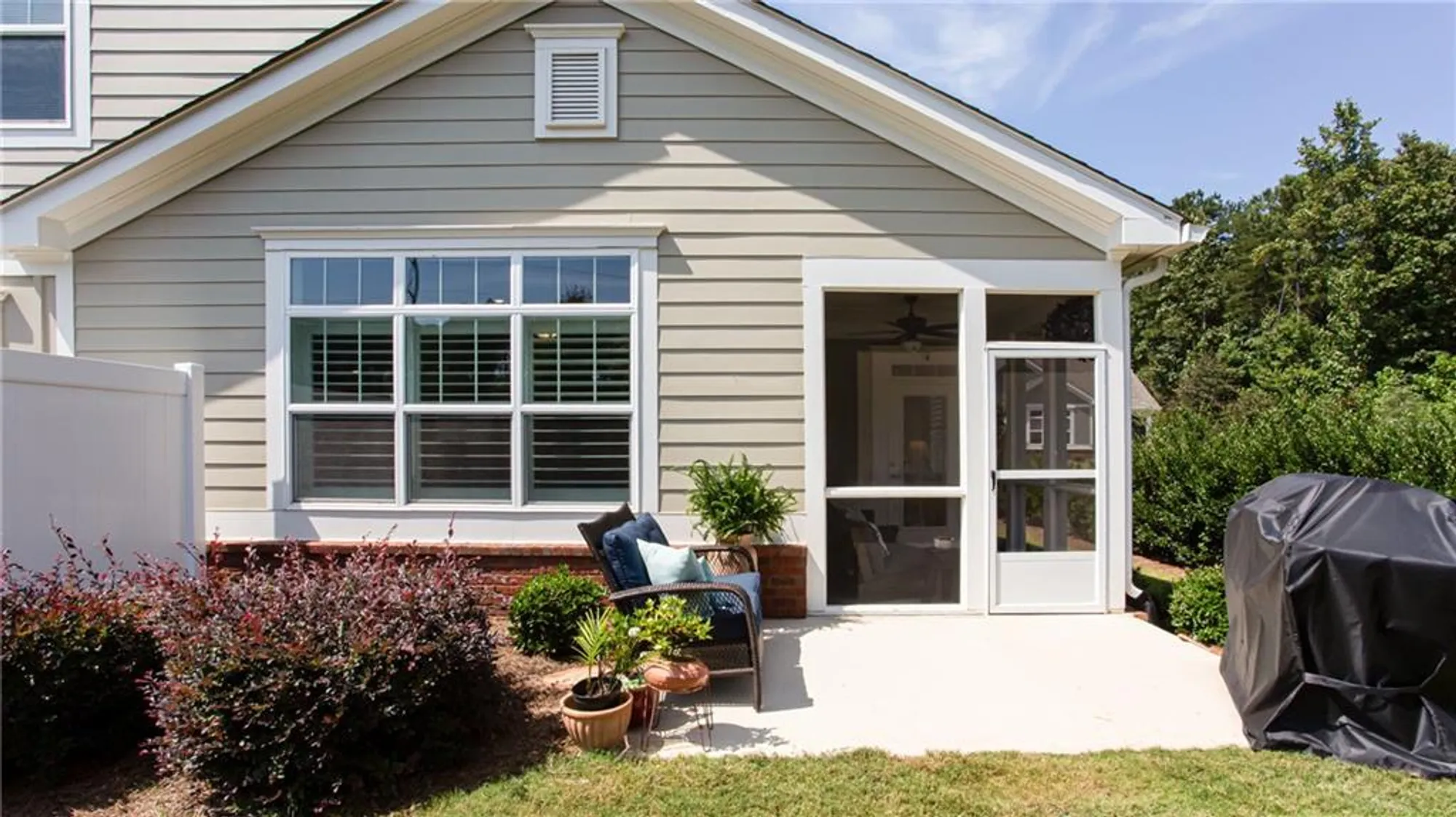 Property Slideshow image 7 of 48 | 1601 lexington green pnes, Cumming, GA, 30040