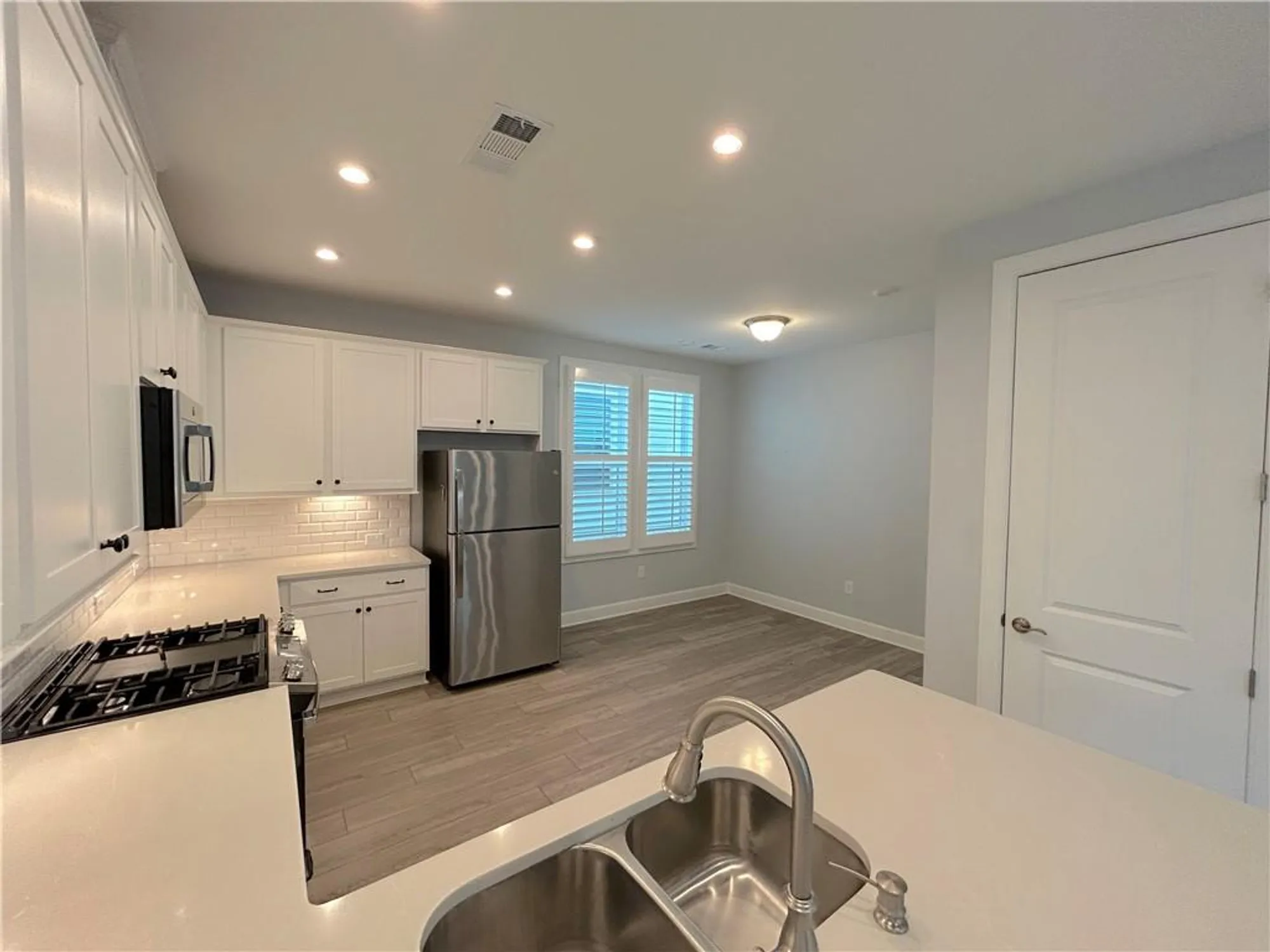 Property Slideshow image 6 of 22 | 560 ontario ln, Hoschton, GA, 30548