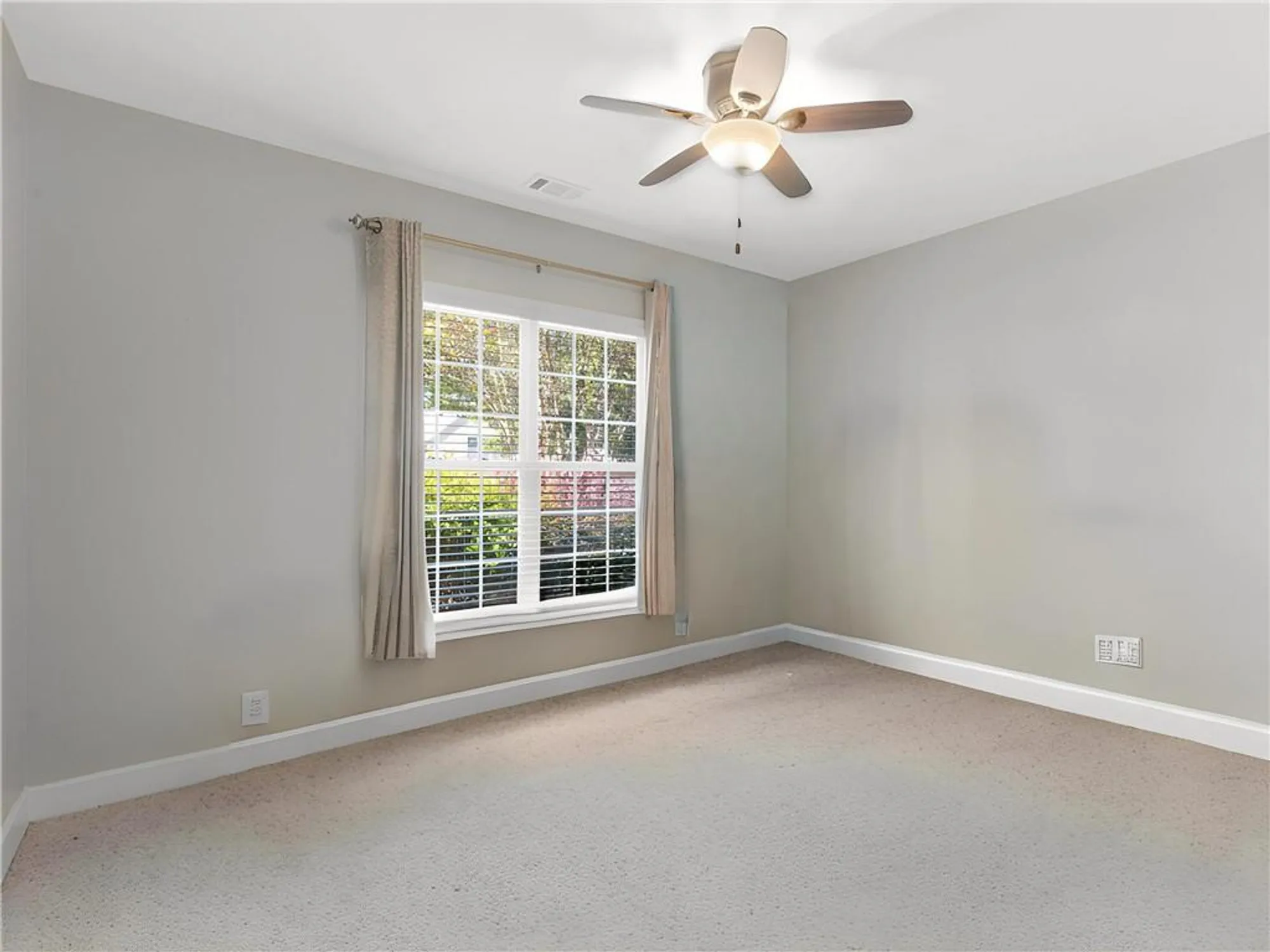 Property Slideshow image 17 of 26 | 421 beacon ct, Griffin, GA, 30223