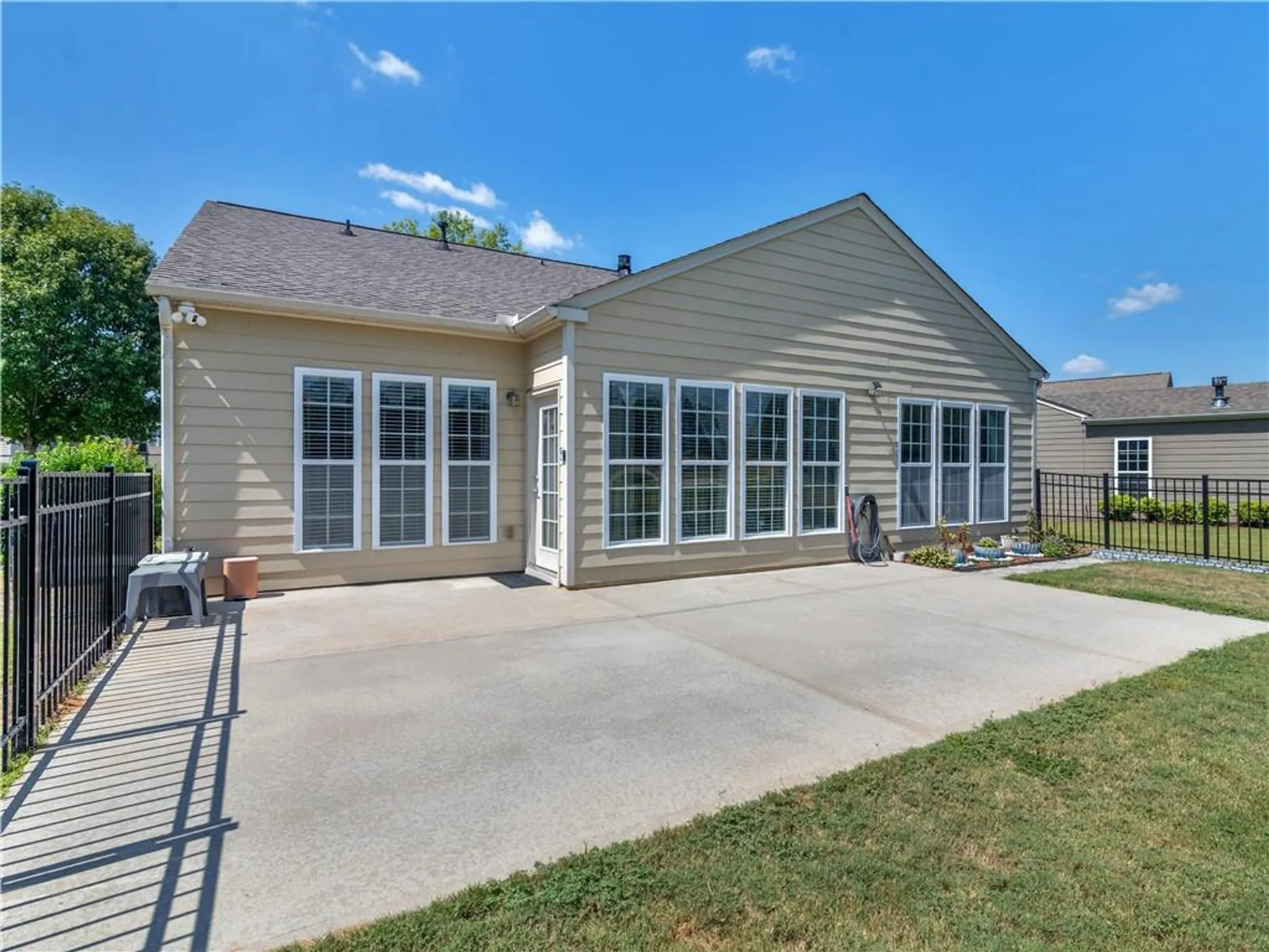 Property Slideshow image 21 of 26 | 421 beacon ct, Griffin, GA, 30223