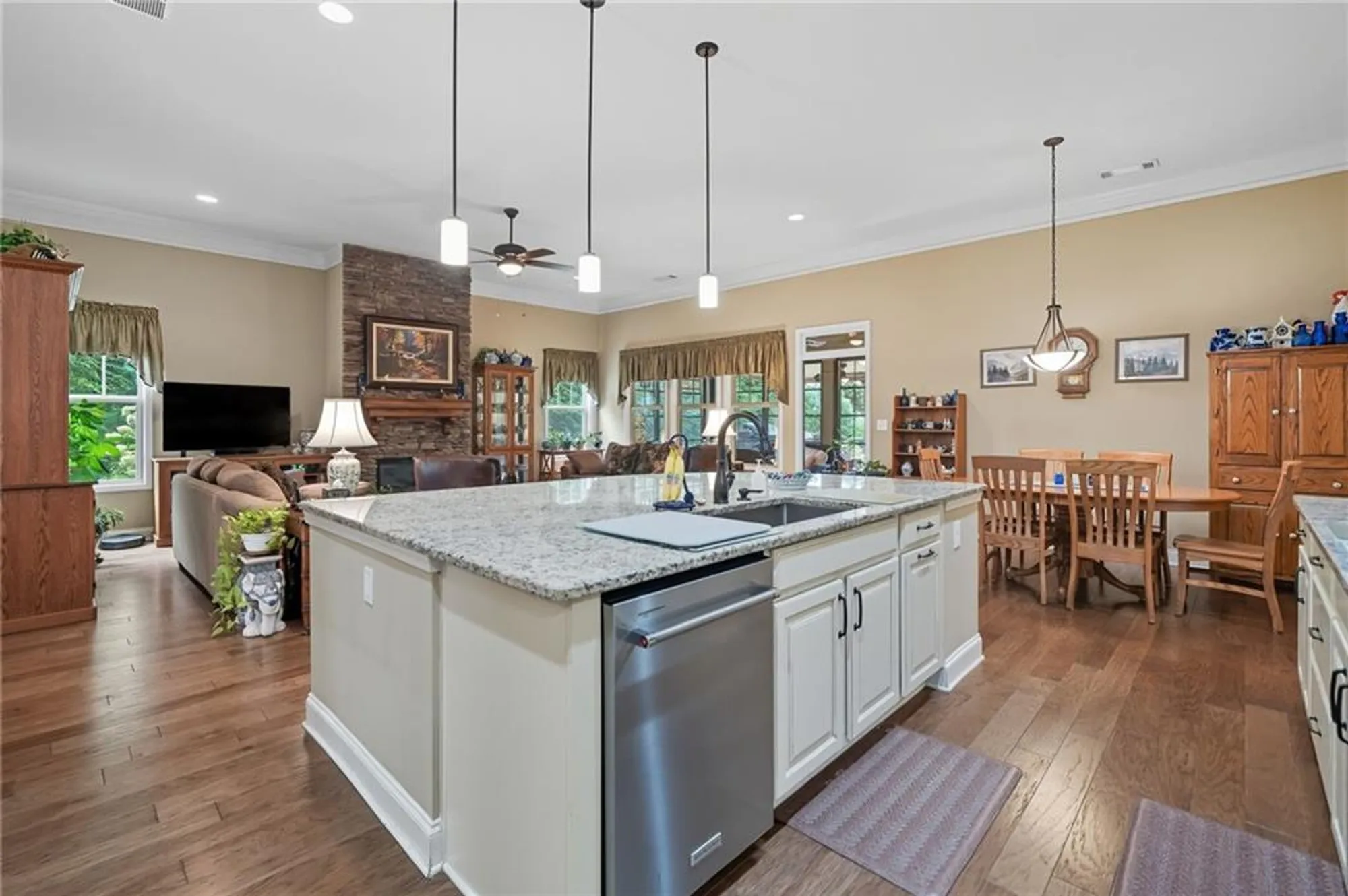 Property Slideshow image 27 of 66 | 633 hemlock trl, Canton, GA, 30114