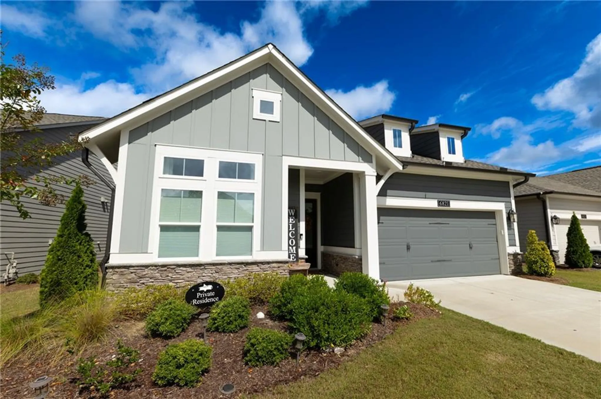 Property Slideshow image 1 of 19 | 6821 bungalow rd, Flowery Branch, GA, 30542