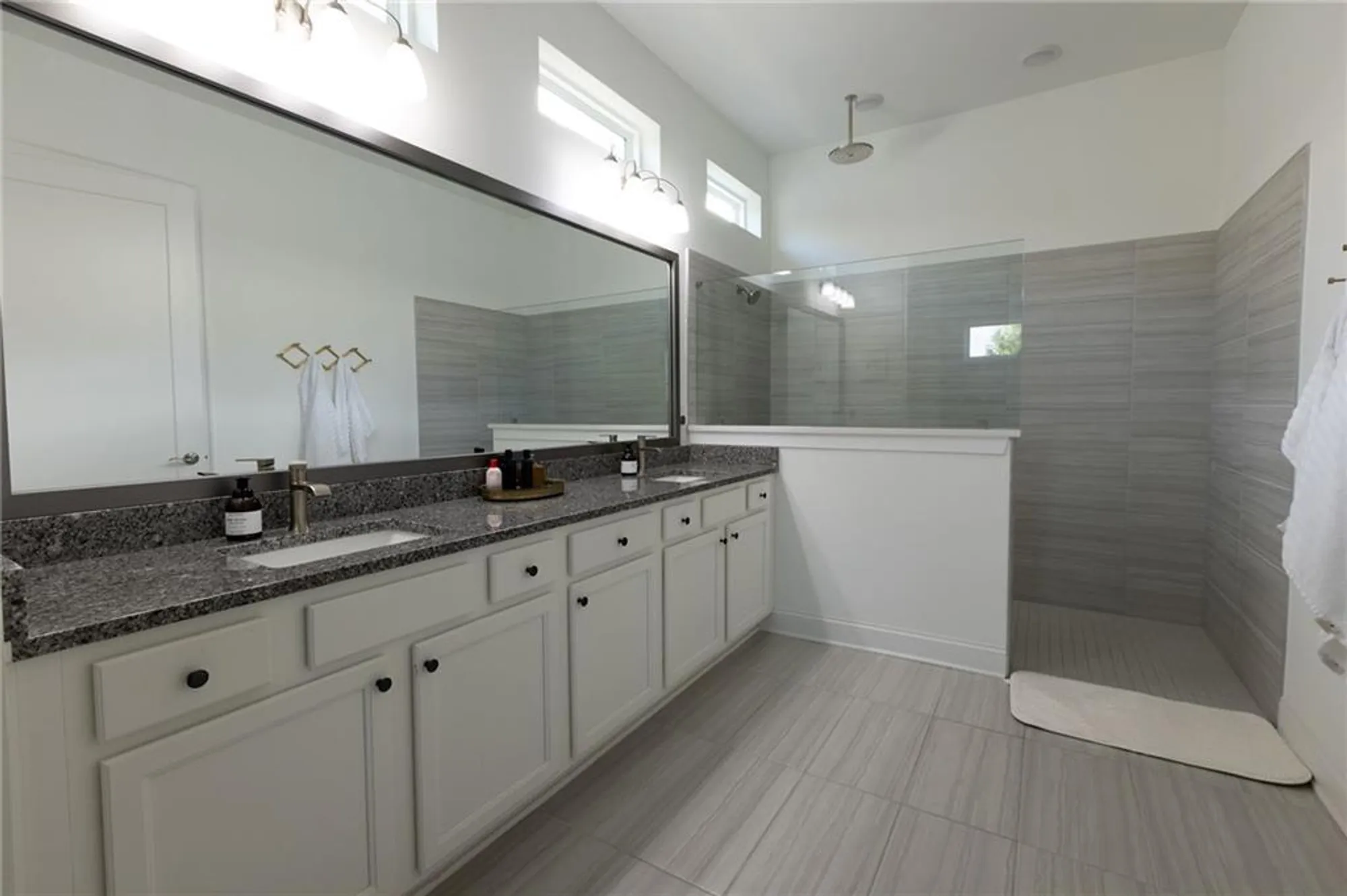 Property Slideshow image 12 of 19 | 6821 bungalow rd, Flowery Branch, GA, 30542