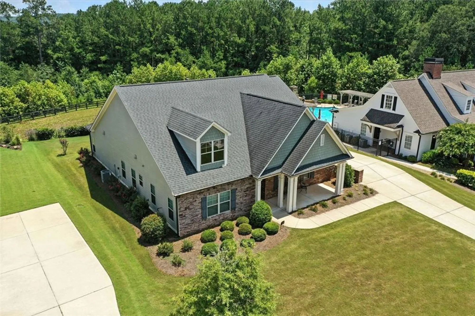 Property Slideshow image 4 of 40 | 120 sweetbriar farm rd, Woodstock, GA, 30188