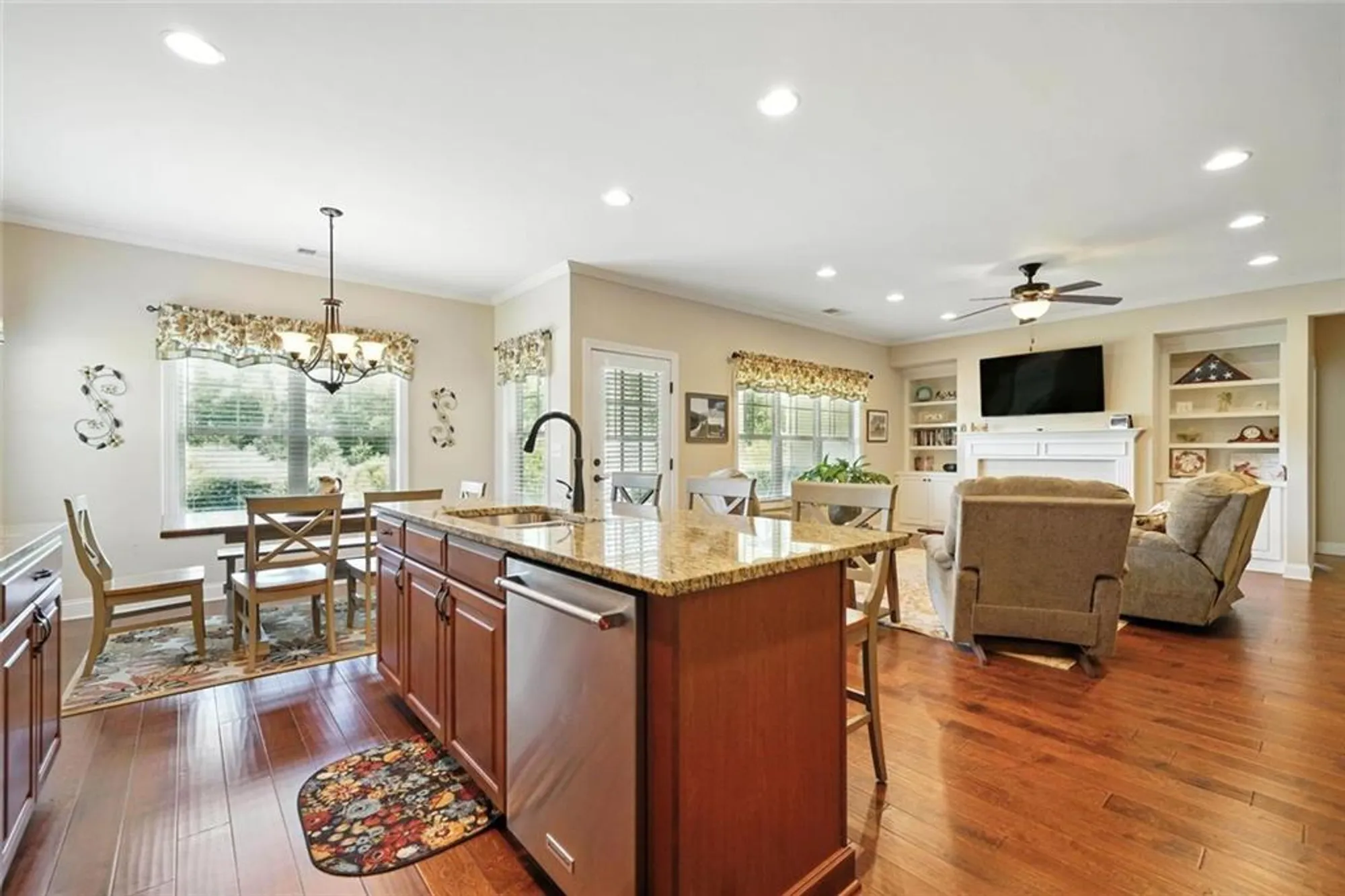 Property Slideshow image 13 of 40 | 120 sweetbriar farm rd, Woodstock, GA, 30188