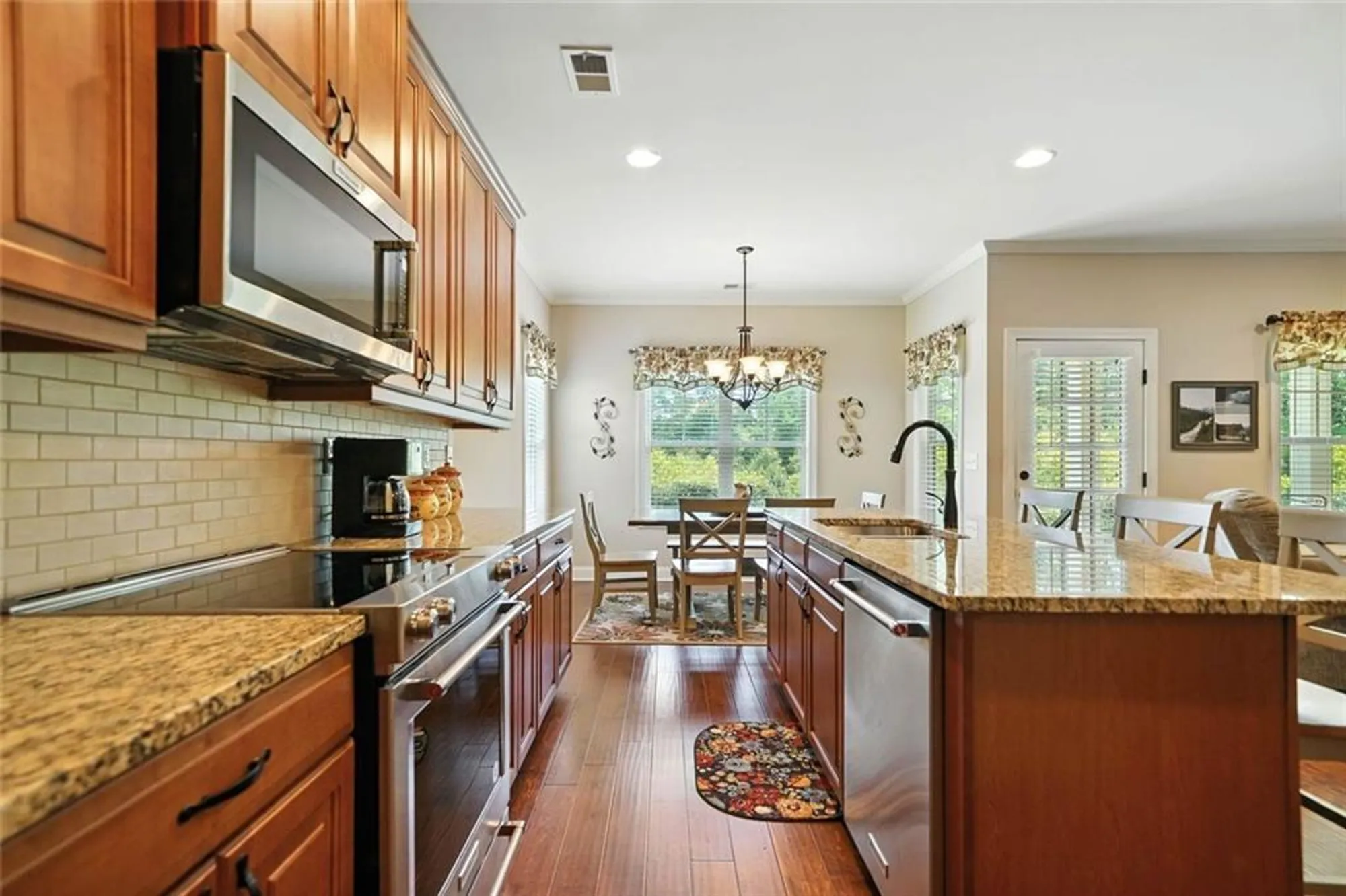Property Slideshow image 14 of 40 | 120 sweetbriar farm rd, Woodstock, GA, 30188