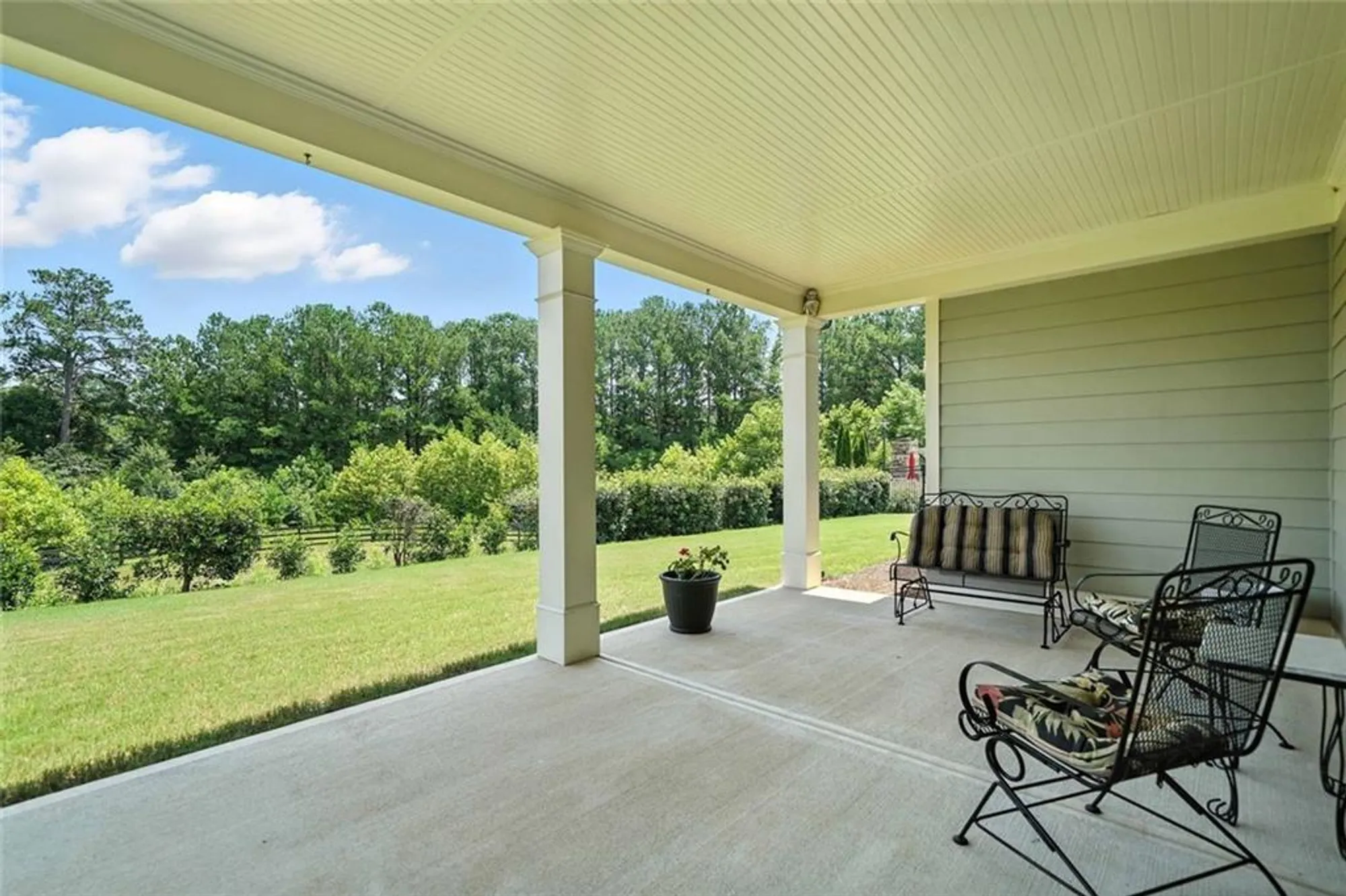 Property Slideshow image 31 of 40 | 120 sweetbriar farm rd, Woodstock, GA, 30188