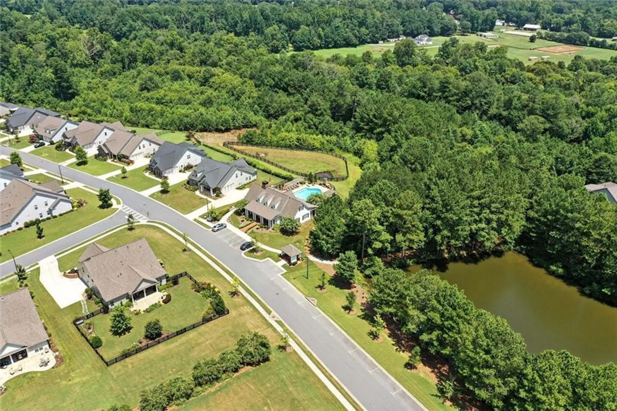 Property Slideshow image 34 of 40 | 120 sweetbriar farm rd, Woodstock, GA, 30188