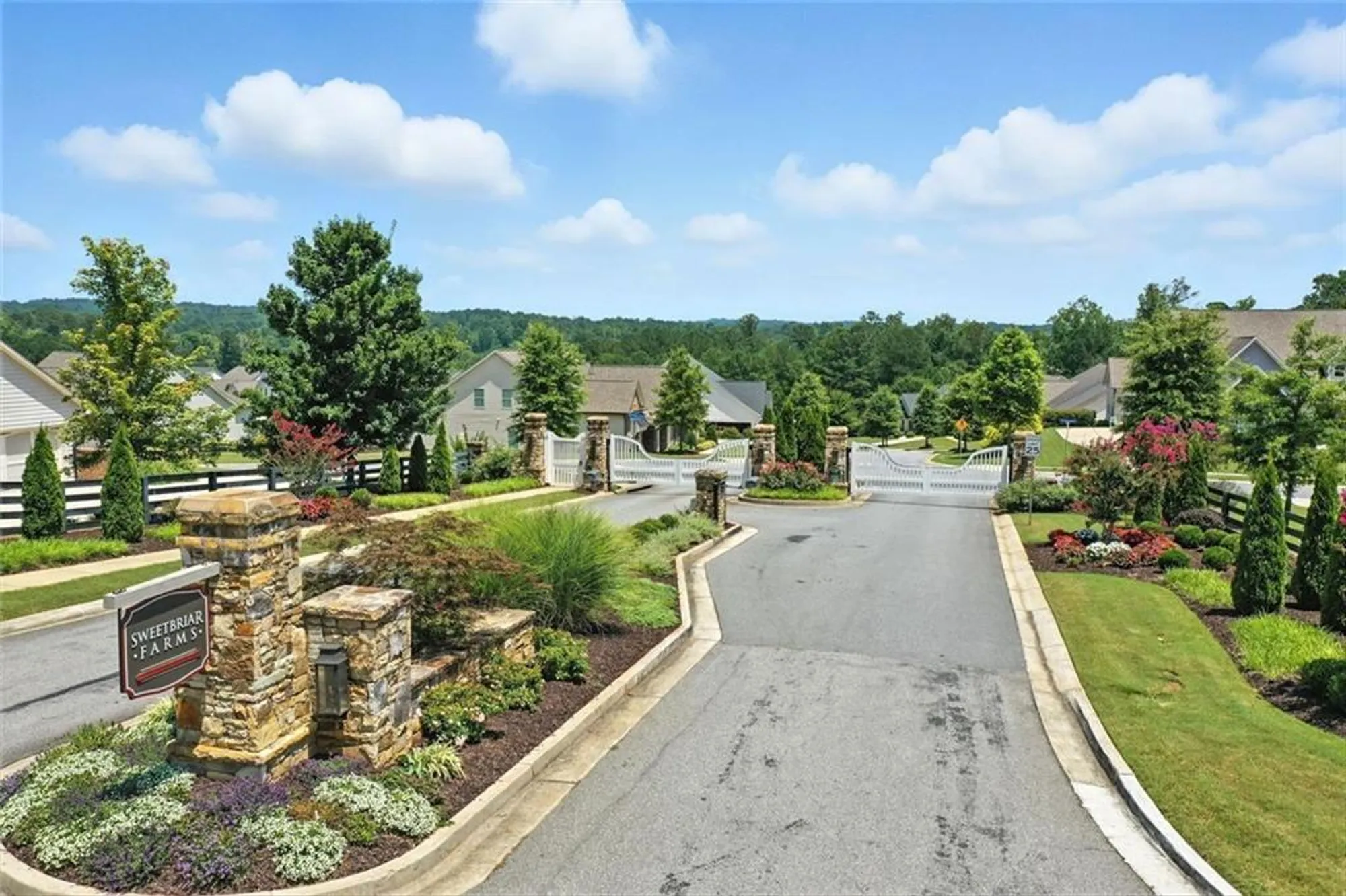 Property Slideshow image 36 of 40 | 120 sweetbriar farm rd, Woodstock, GA, 30188