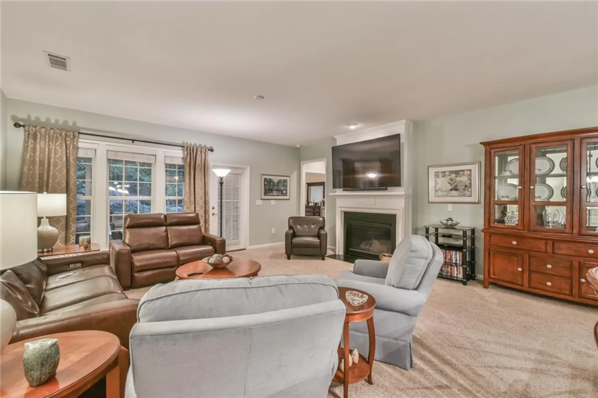 Property Slideshow image 4 of 30 | 6407 autumn crest ln, Hoschton, GA, 30548