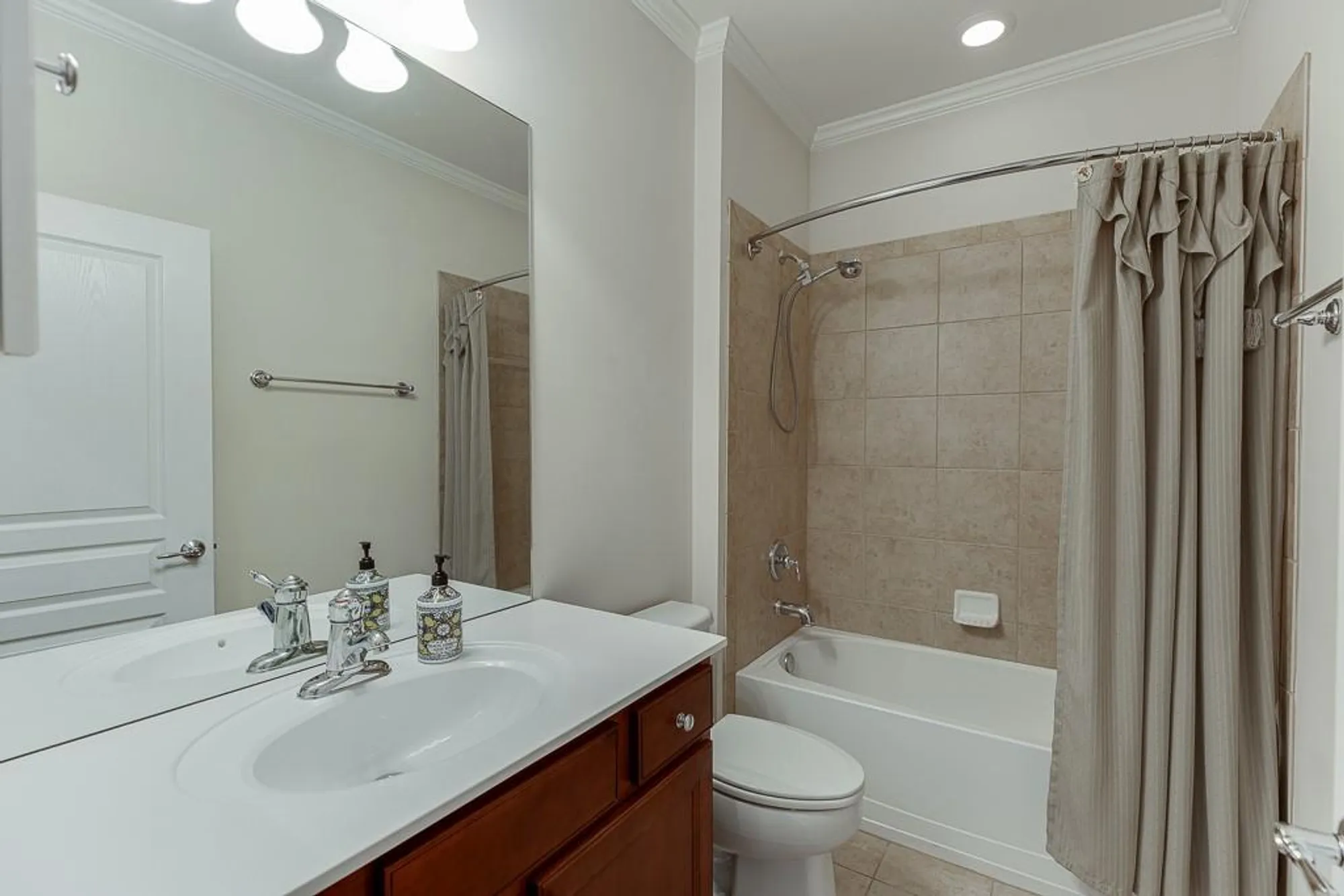 Property Slideshow image 9 of 87 | 6407 lantern rdg, Hoschton, GA, 30548