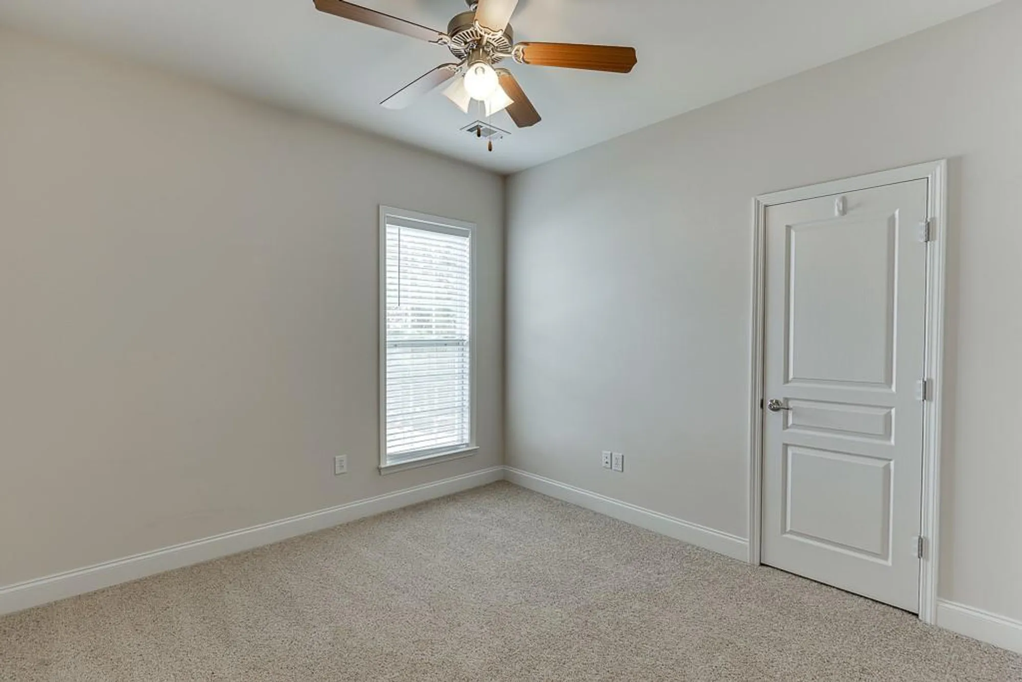 Property Slideshow image 10 of 87 | 6407 lantern rdg, Hoschton, GA, 30548