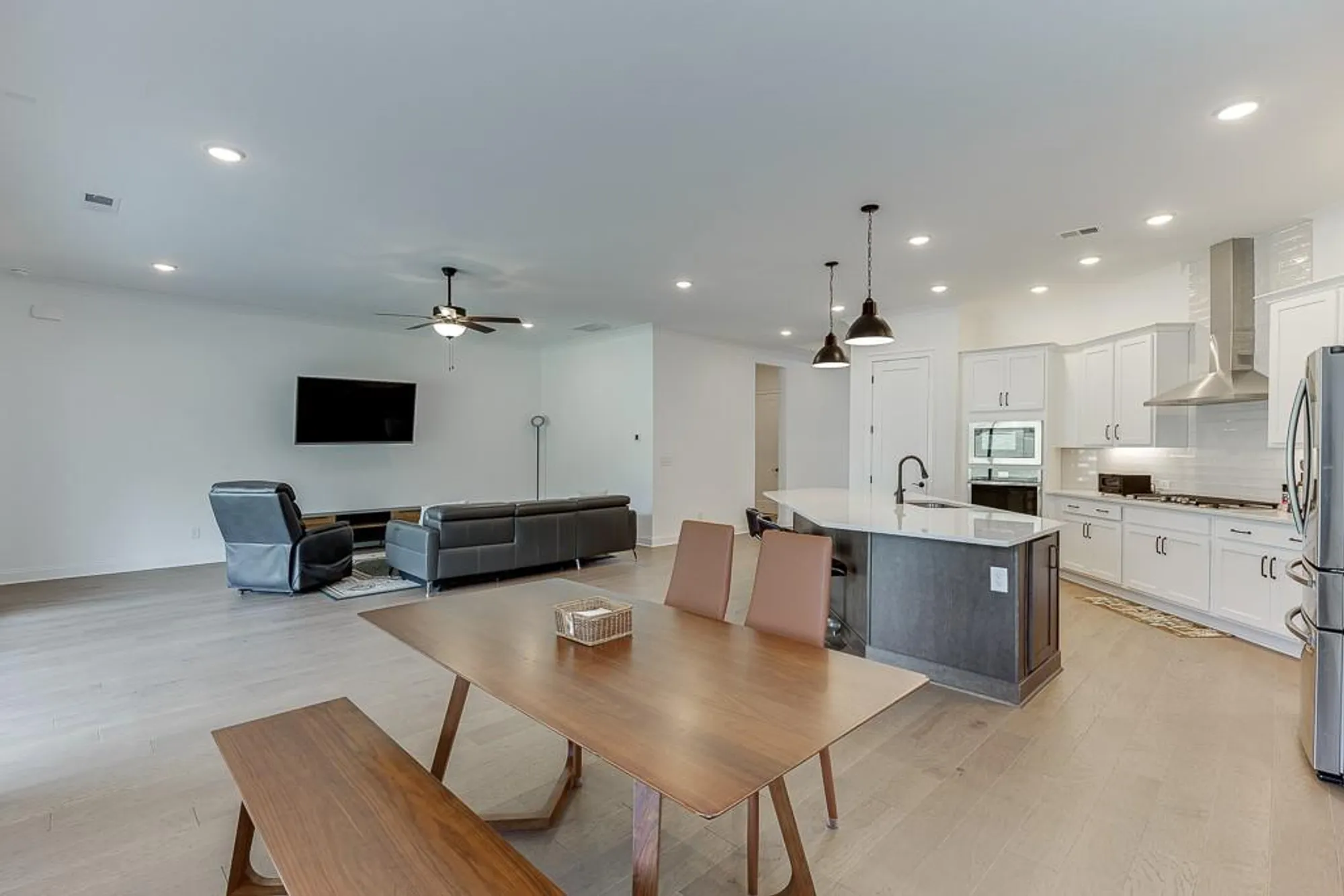 Property Slideshow image 15 of 43 | 6996 river rock dr, Flowery Branch, GA, 30542