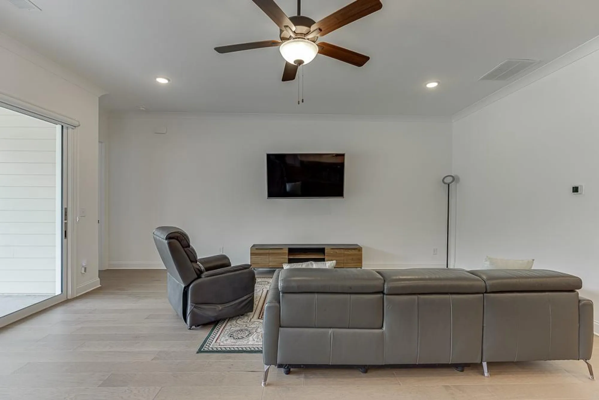 Property Slideshow image 17 of 43 | 6996 river rock dr, Flowery Branch, GA, 30542