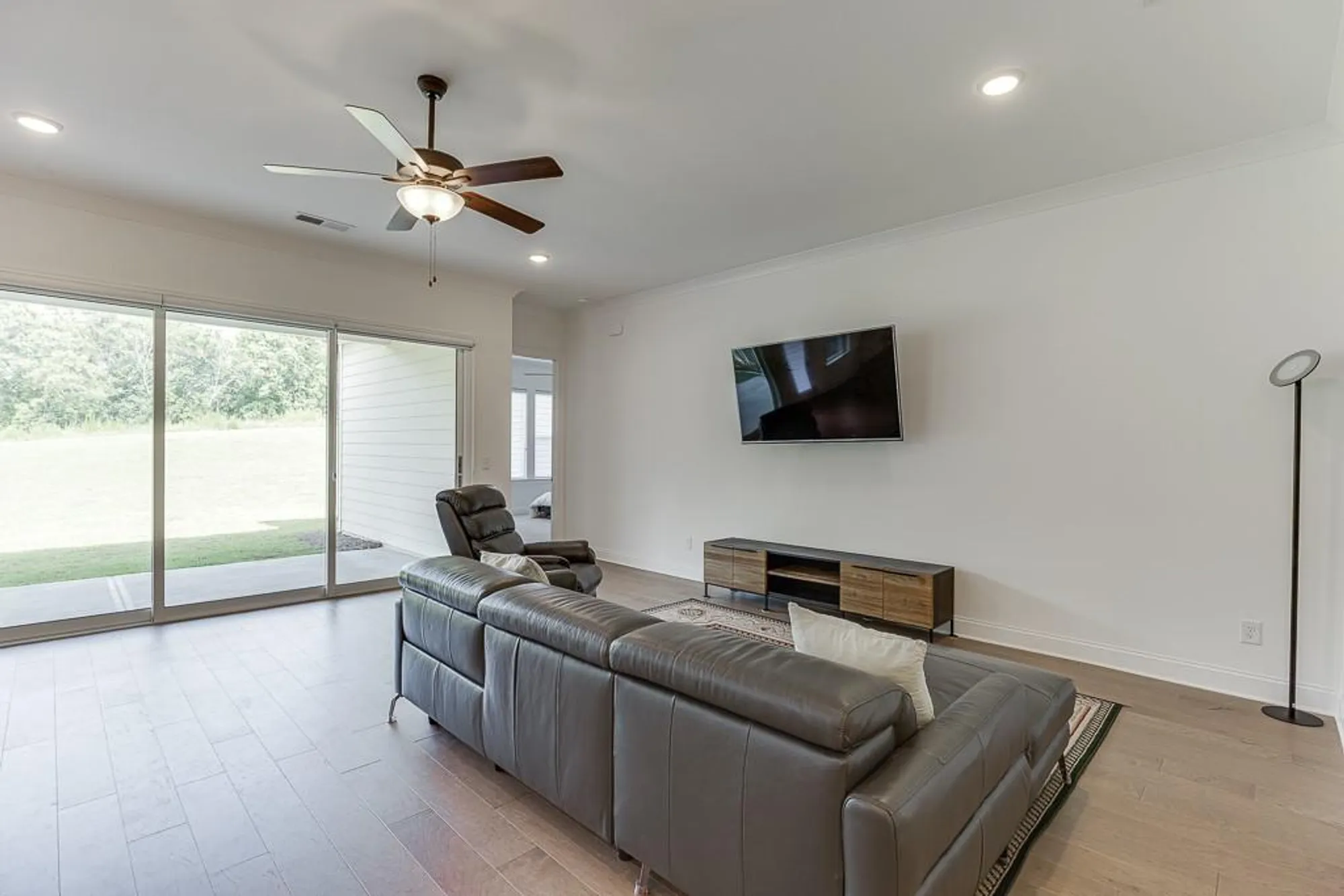 Property Slideshow image 18 of 43 | 6996 river rock dr, Flowery Branch, GA, 30542