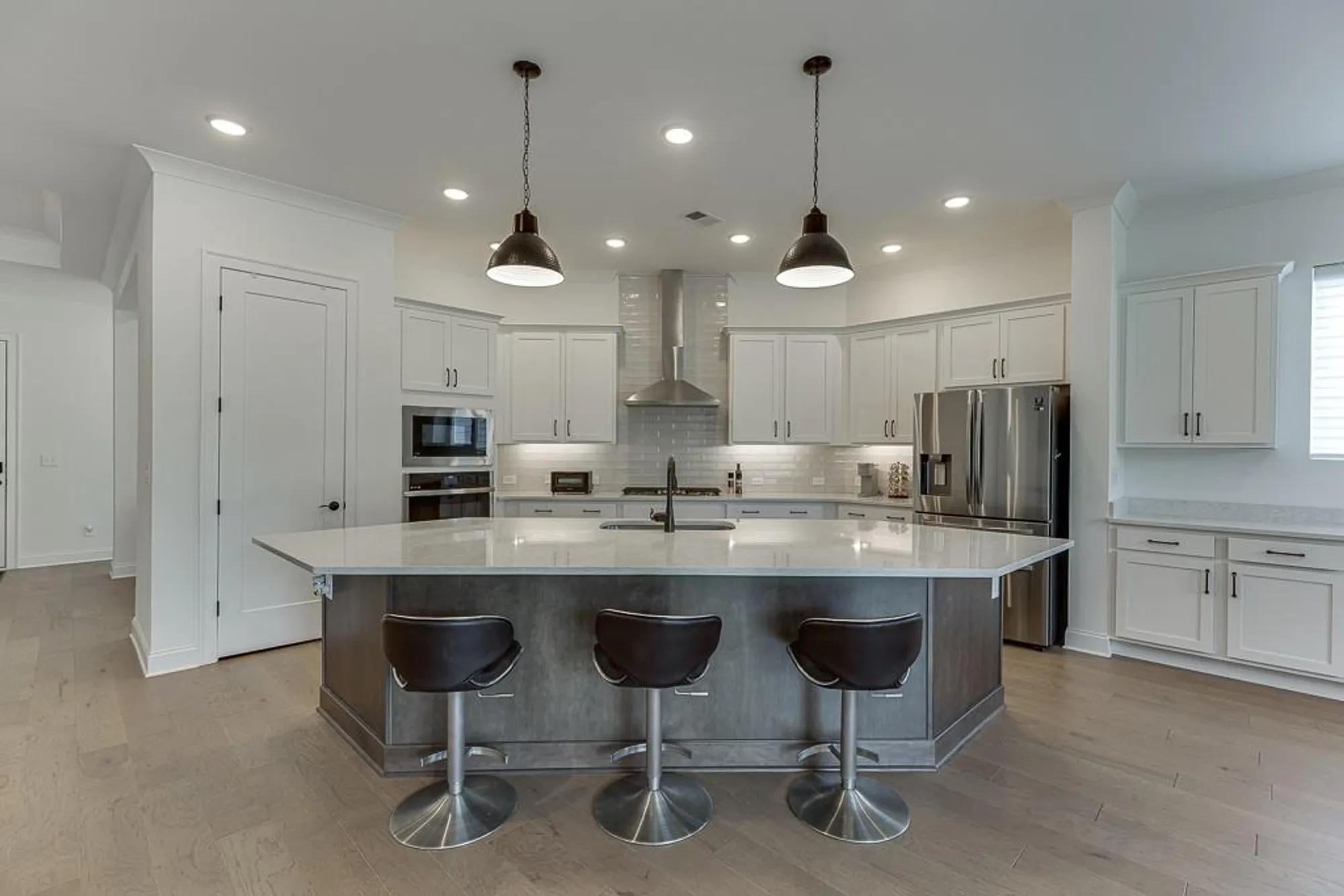 Property Slideshow image 9 of 43 | 6996 river rock dr, Flowery Branch, GA, 30542