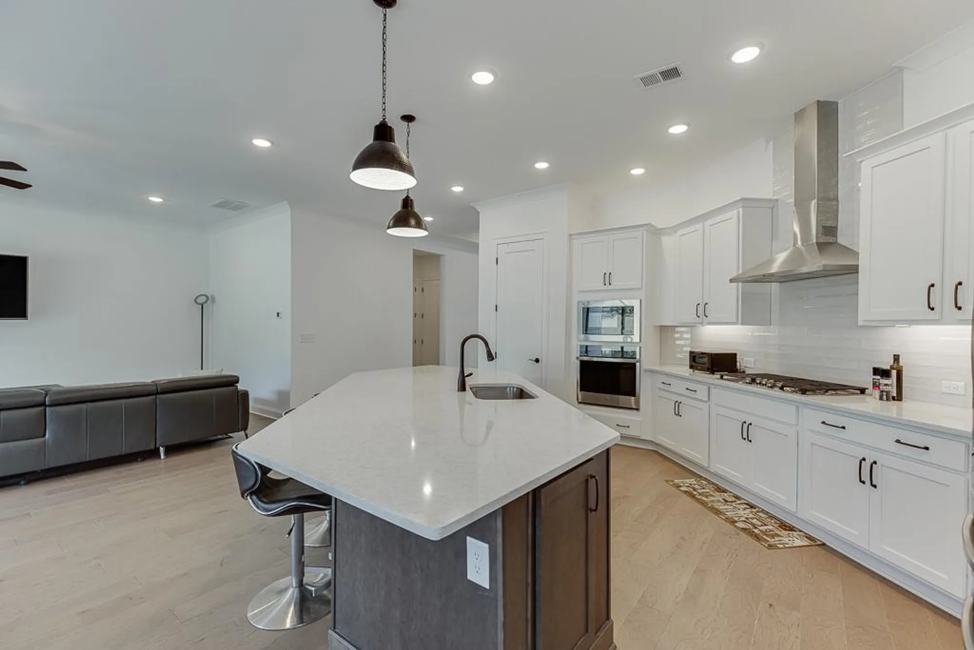 Property Slideshow image 11 of 43 | 6996 river rock dr, Flowery Branch, GA, 30542