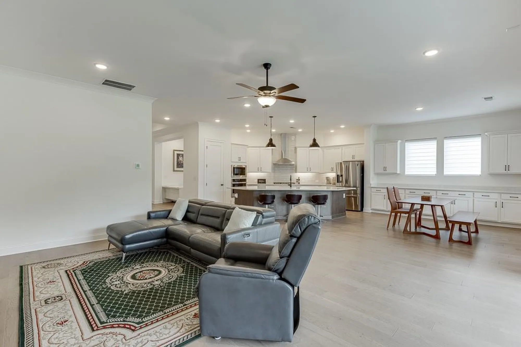 Property Slideshow image 20 of 43 | 6996 river rock dr, Flowery Branch, GA, 30542