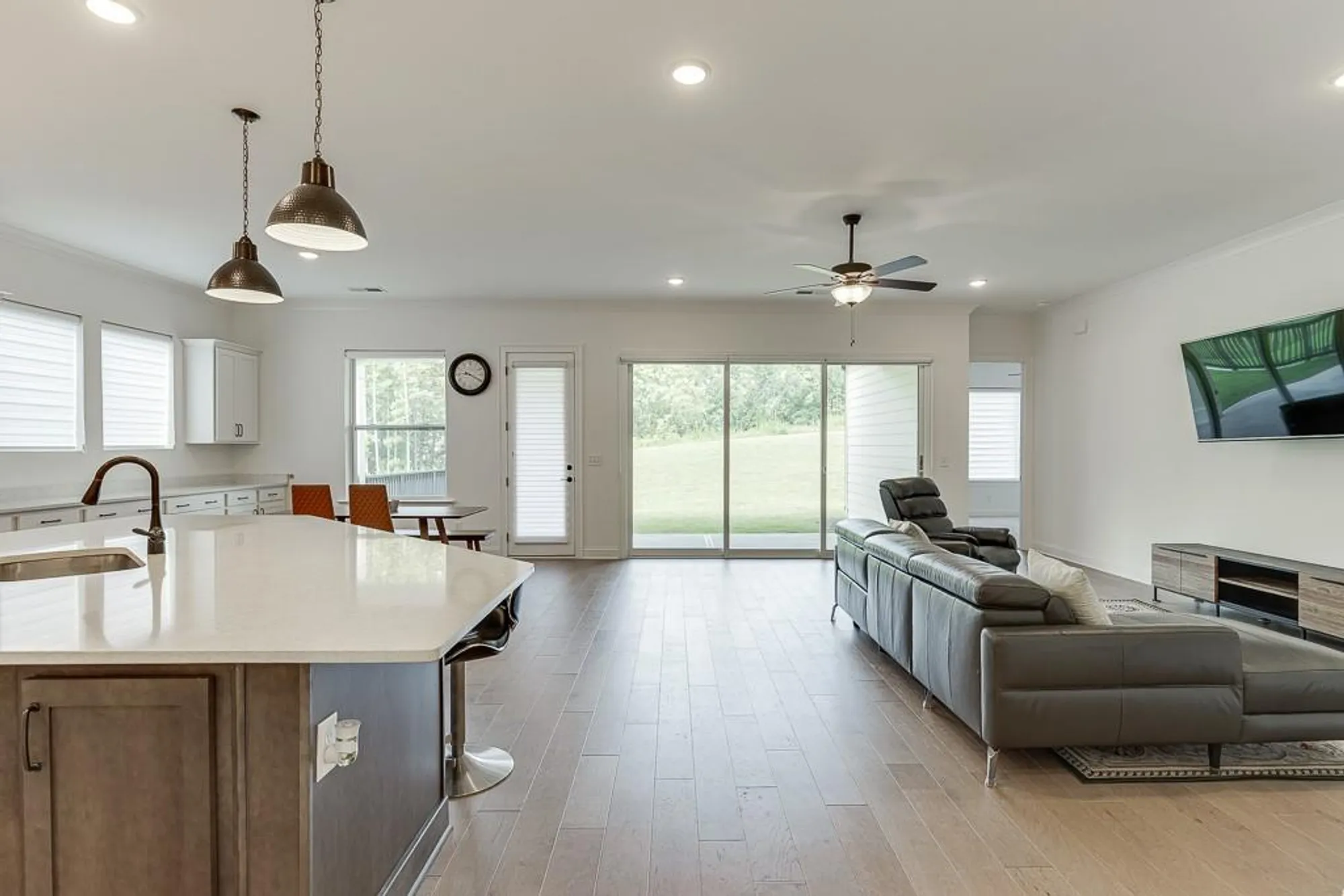 Property Slideshow image 21 of 43 | 6996 river rock dr, Flowery Branch, GA, 30542