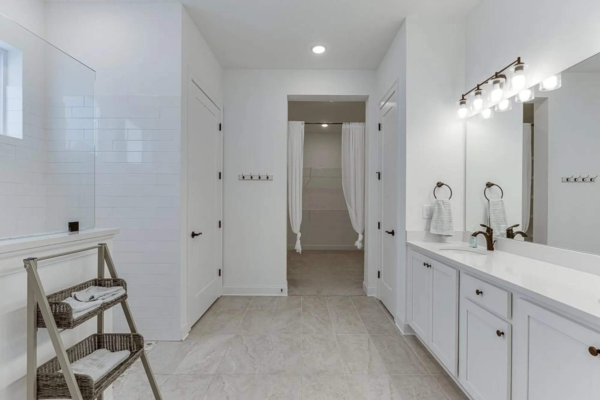 Property Slideshow image 35 of 43 | 6996 river rock dr, Flowery Branch, GA, 30542