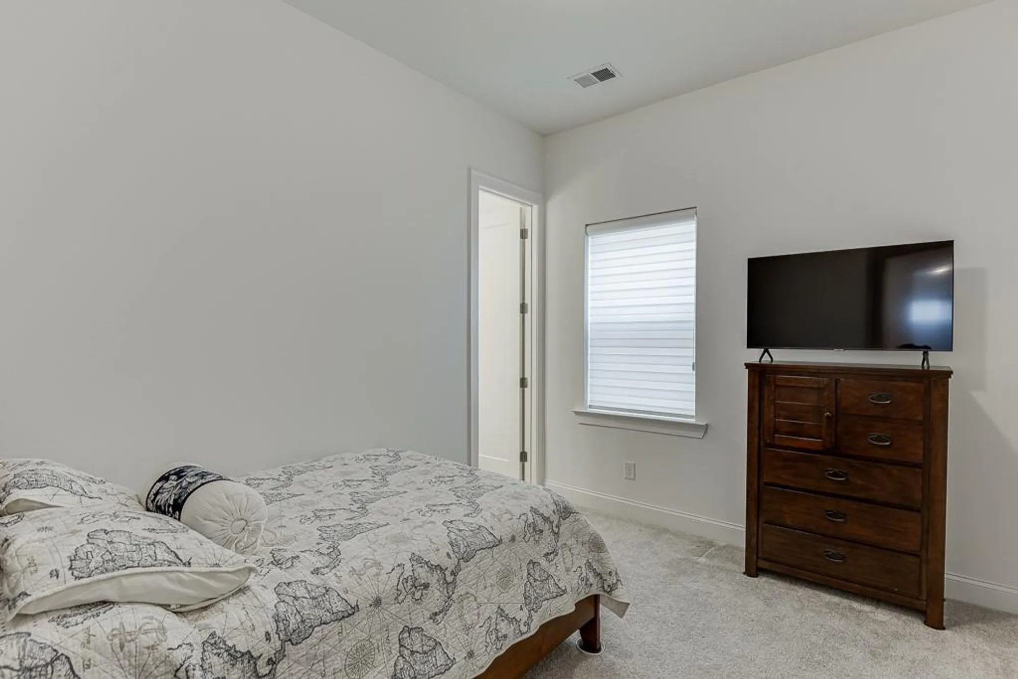 Property Slideshow image 26 of 43 | 6996 river rock dr, Flowery Branch, GA, 30542