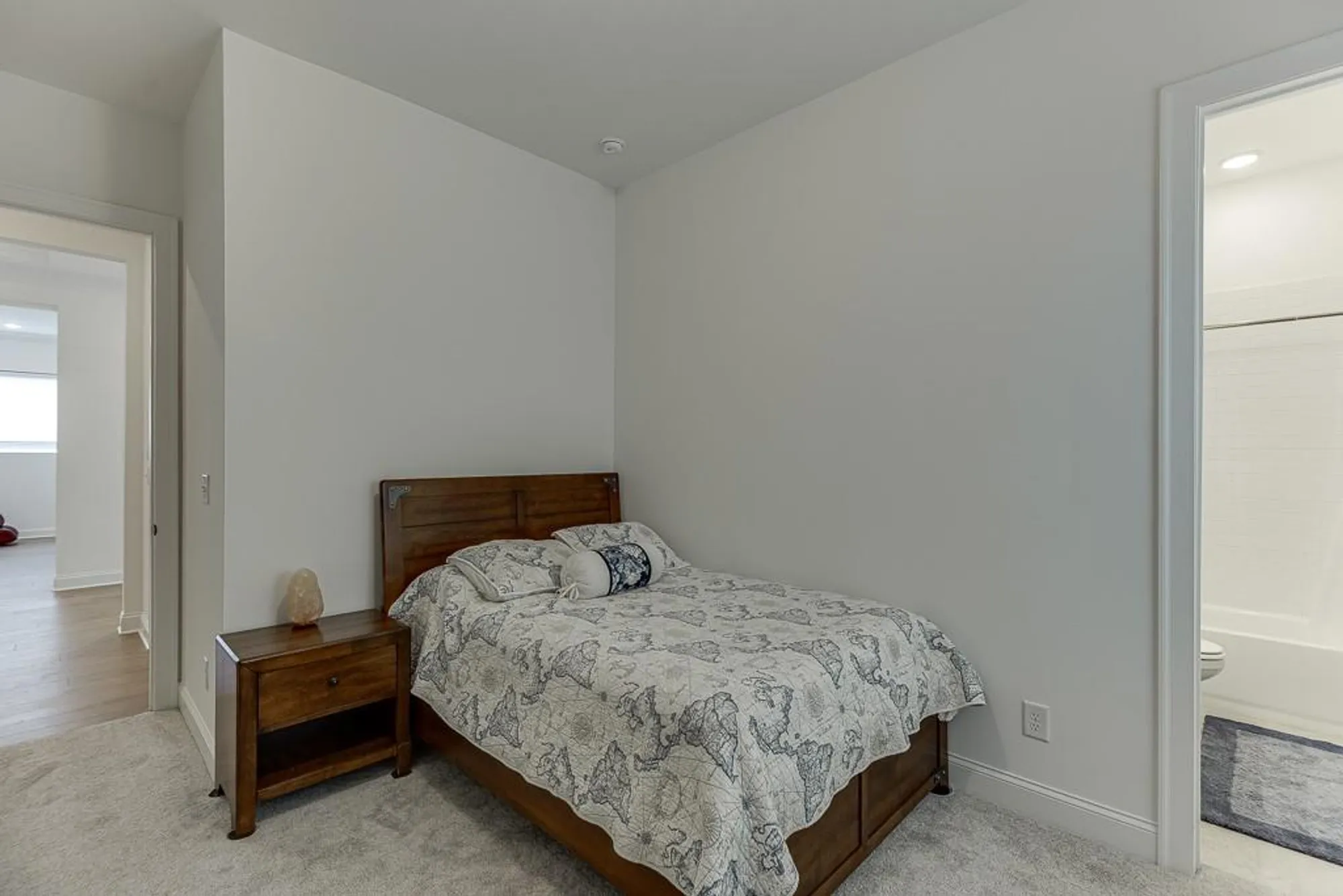 Property Slideshow image 27 of 43 | 6996 river rock dr, Flowery Branch, GA, 30542